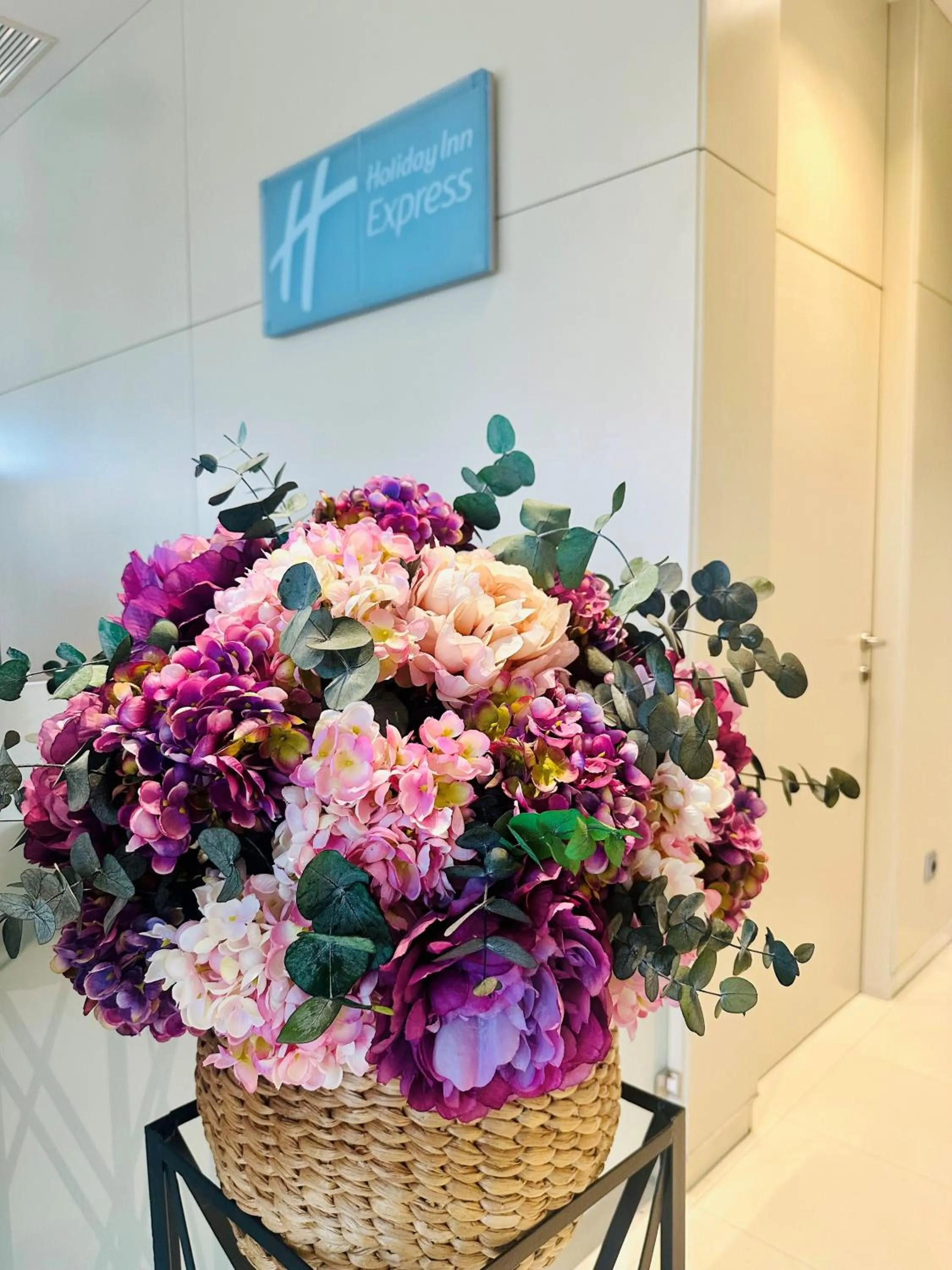 Property logo or sign in Holiday Inn Express Pamplona by IHG