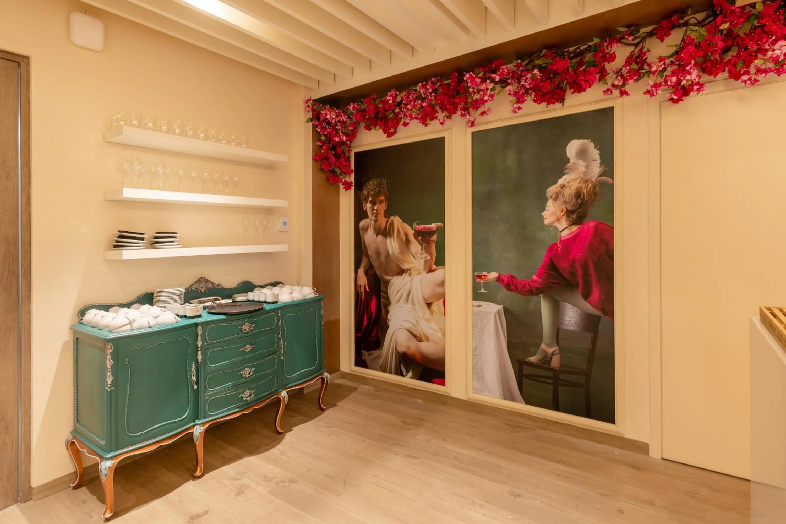 Restaurant/places to eat in LUSTER Hotel