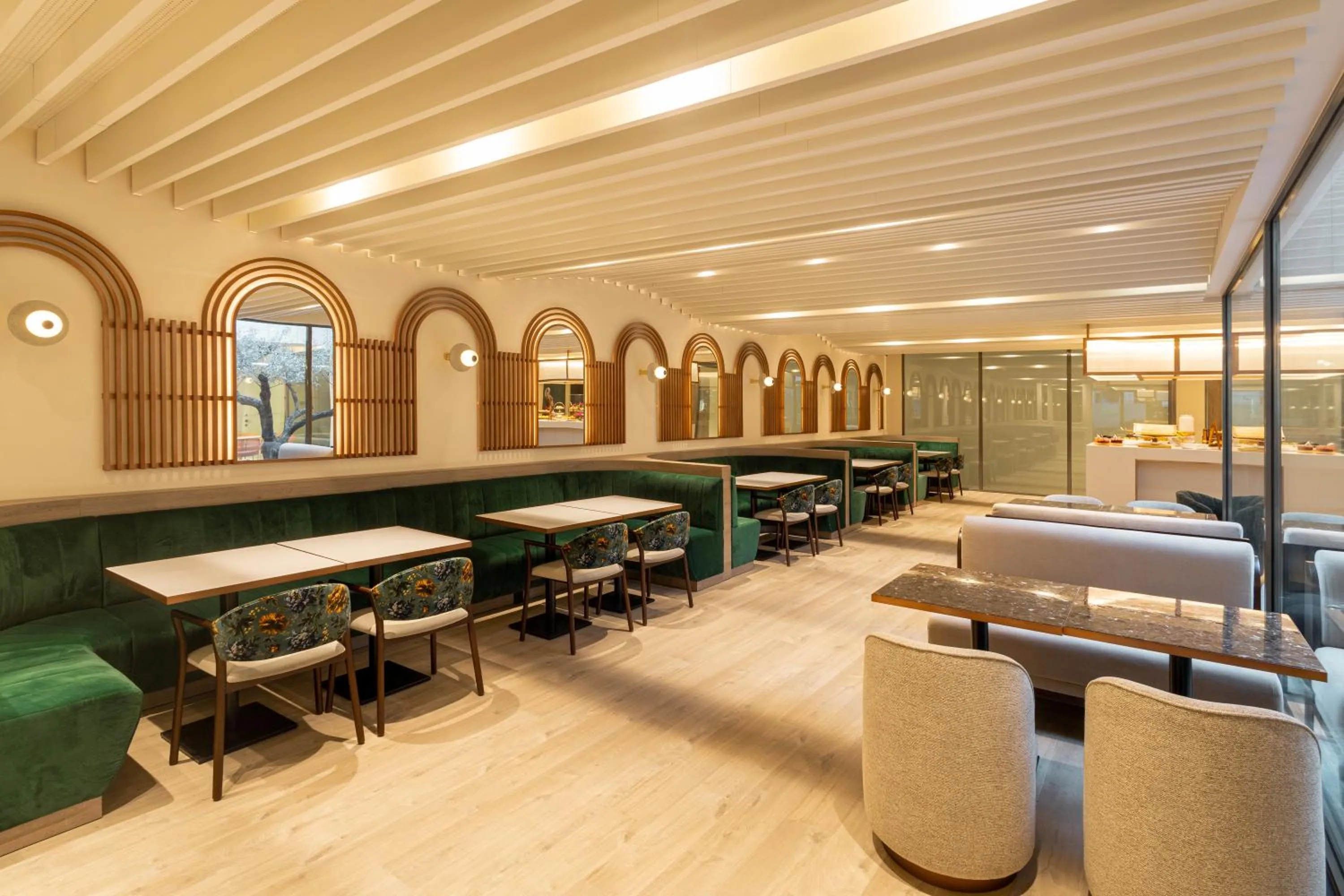 Restaurant/places to eat in LUSTER Hotel