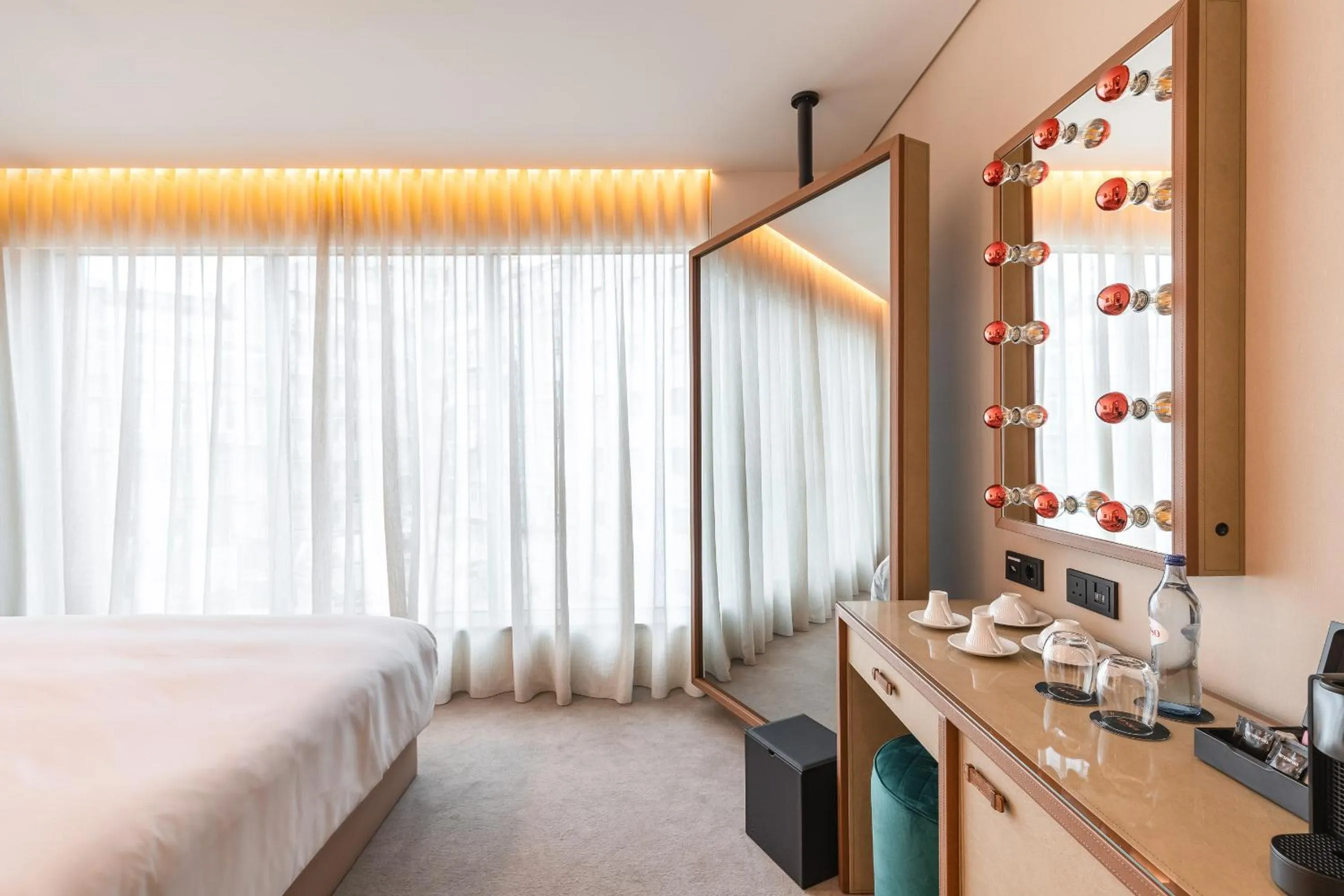 TV and multimedia, Bed in LUSTER Hotel