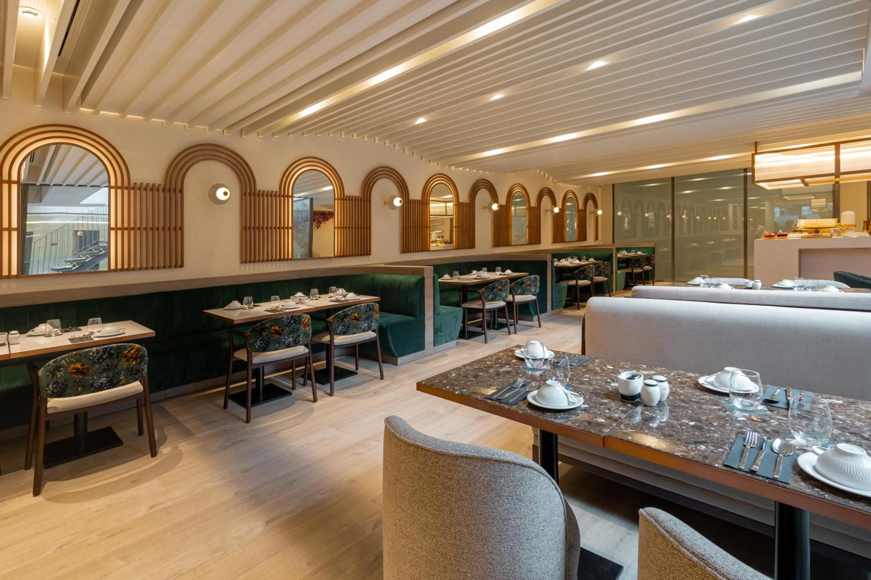 Restaurant/places to eat in LUSTER Hotel