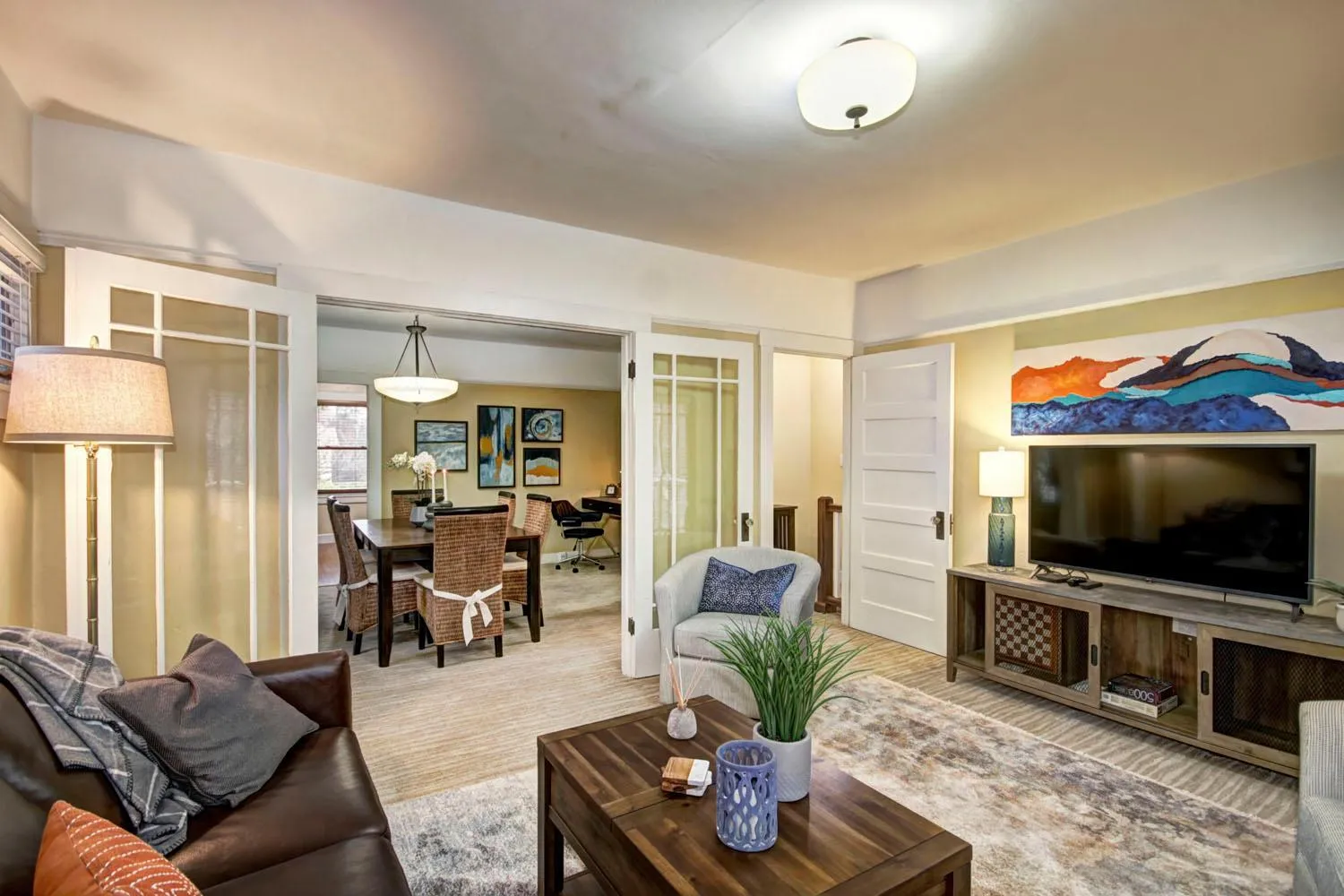 Charming 2Bed French Colonial Apartment in Desirable Midtown Sacramento