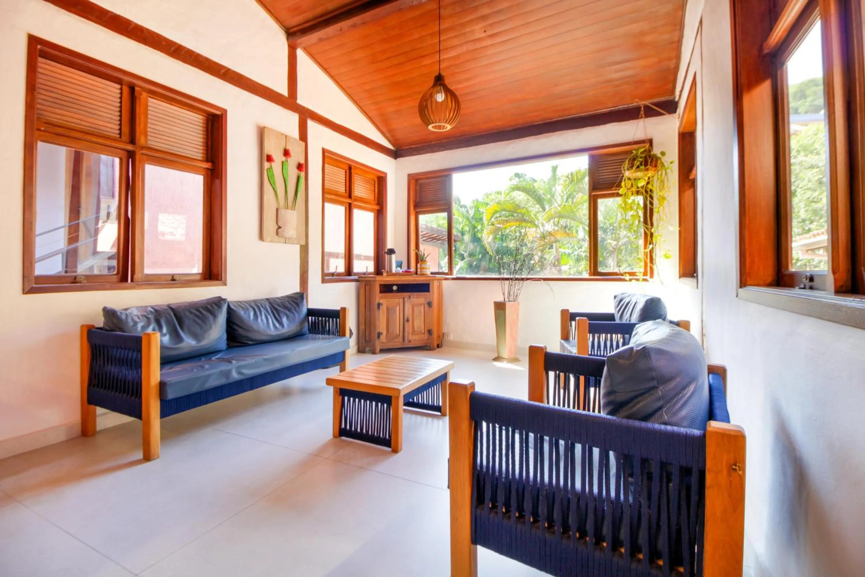 Lobby or reception in VELINN Pousada Canoa Ilhabela