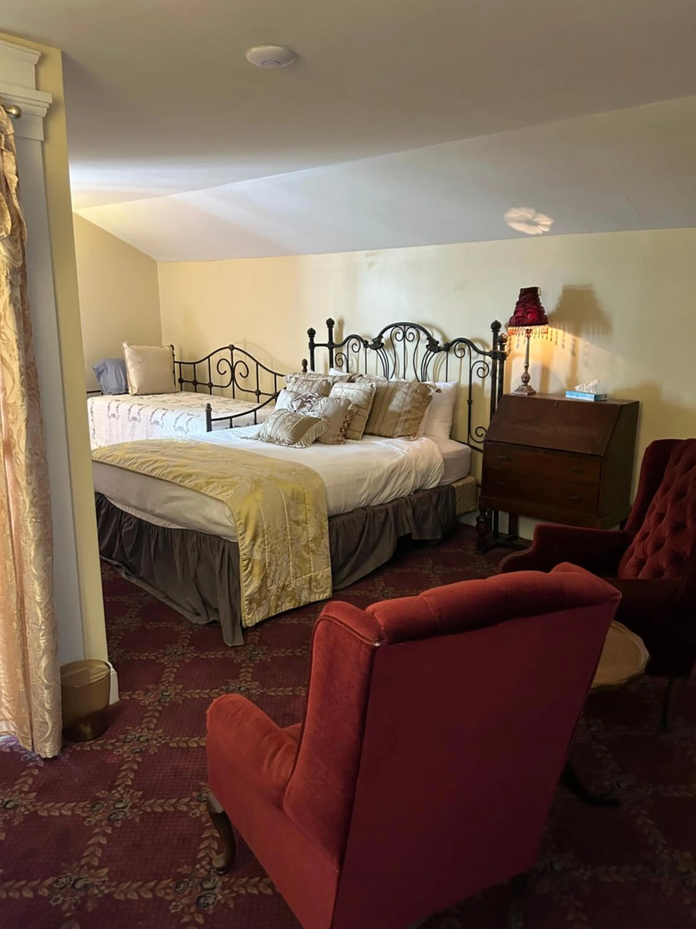 Photo of the whole room, Bed in The Inn at Cedar Grove
