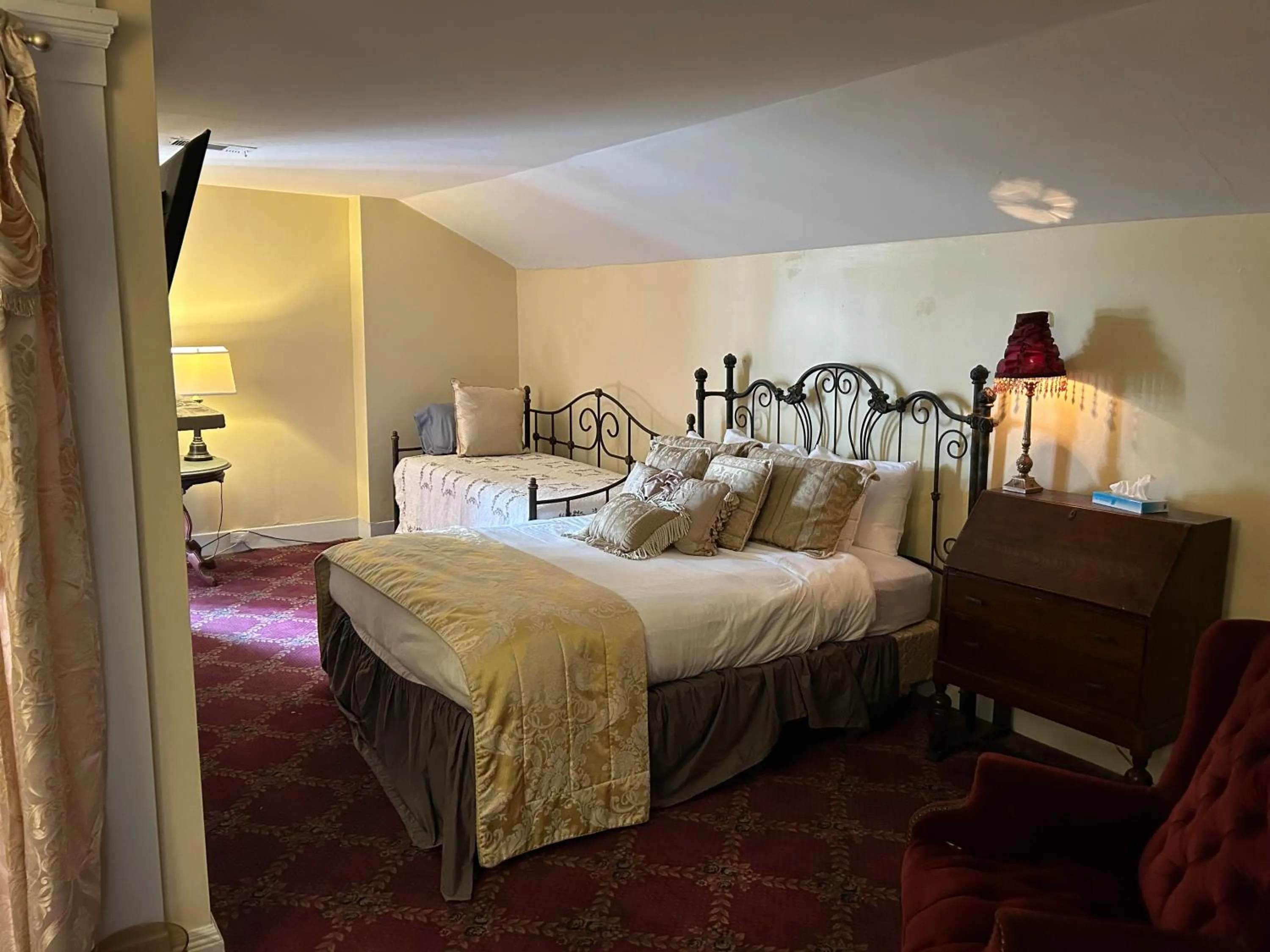 Bed in The Inn at Cedar Grove