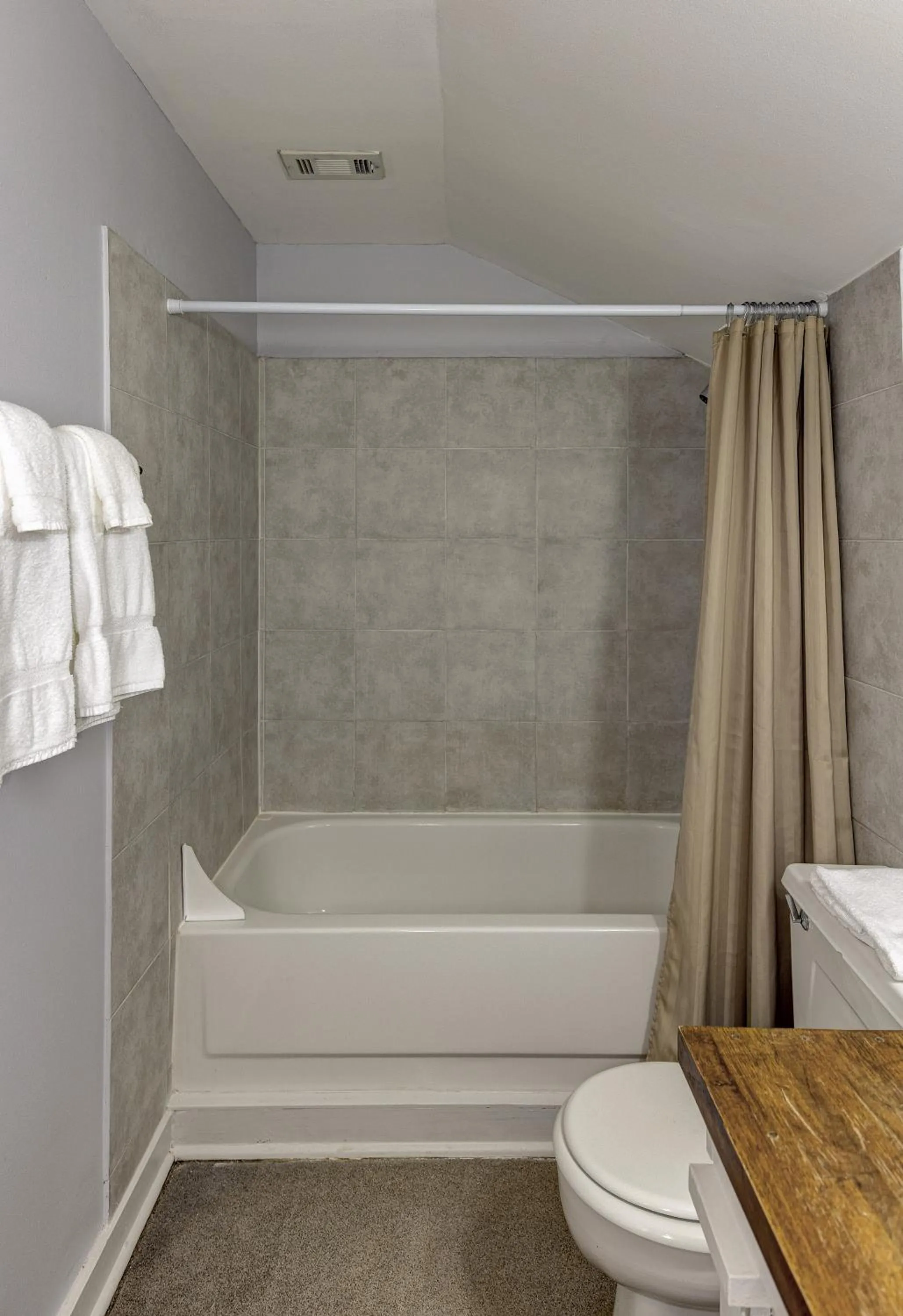 Bath in The Inn at Cedar Grove