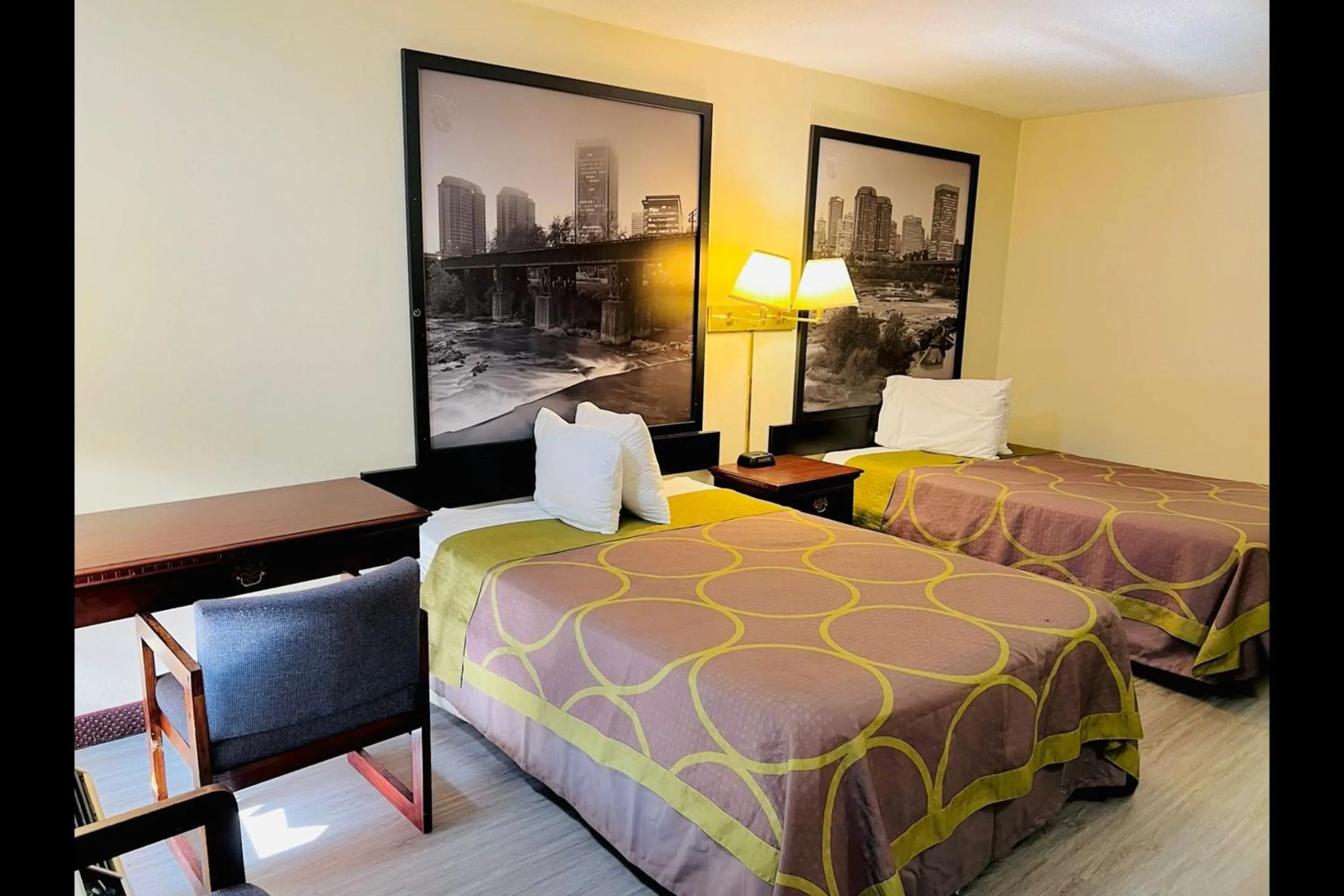 Bed in Ashland Studio Inn Richmond North near Kings Dominion -Listing Partner