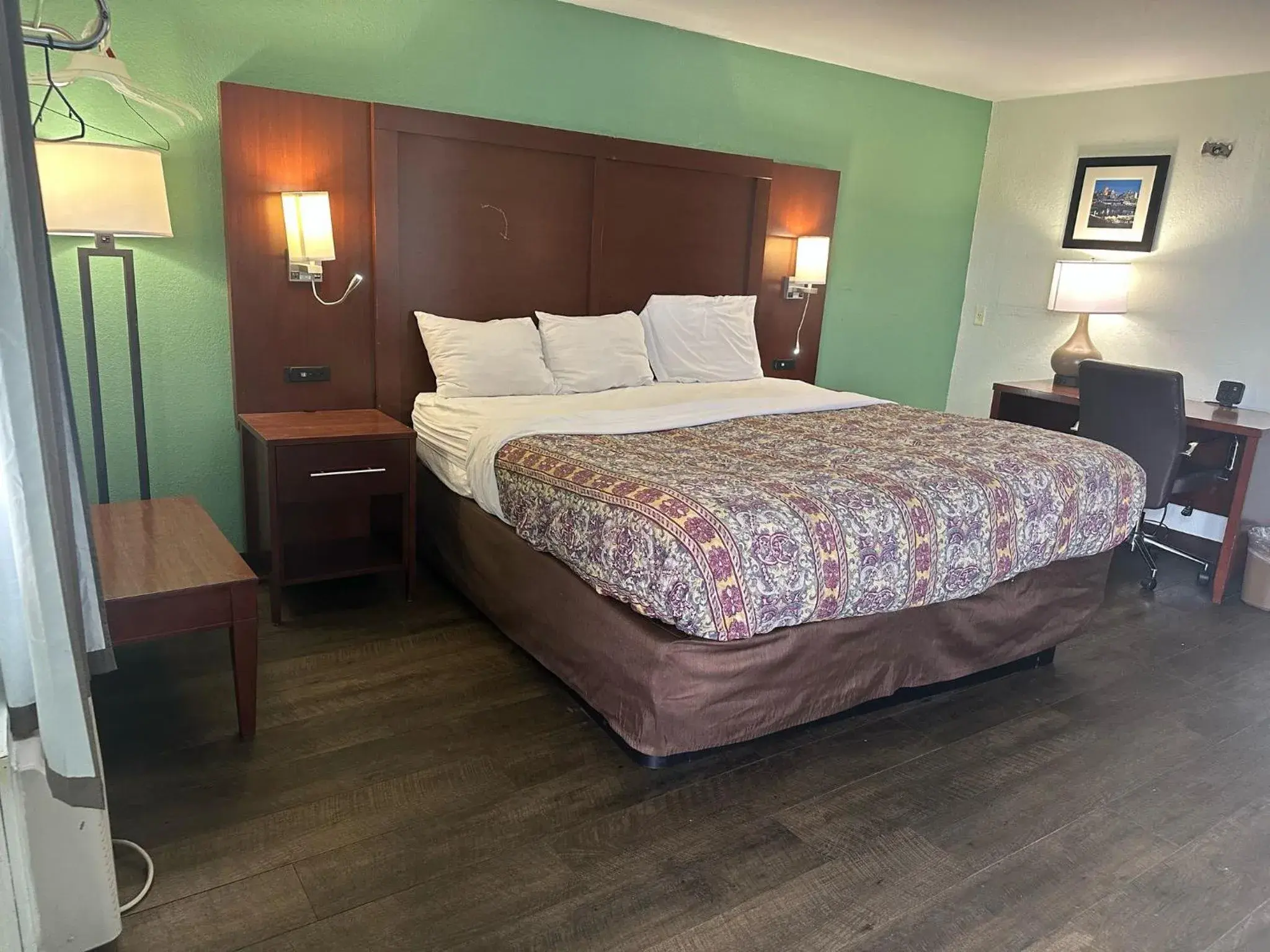 King Bed Non-Smoking in Hillcrest Motel by Oyo Aurora near Lawrenceburg King Bed Non-Smoking in Hillcrest Motel by Oyo Aurora near Lawrenceburg