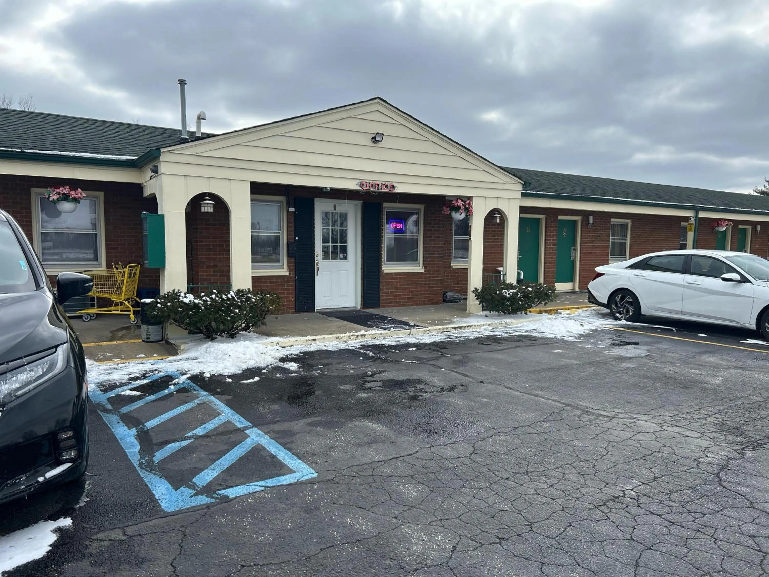 Hillcrest Motel by Oyo Aurora near Lawrenceburg