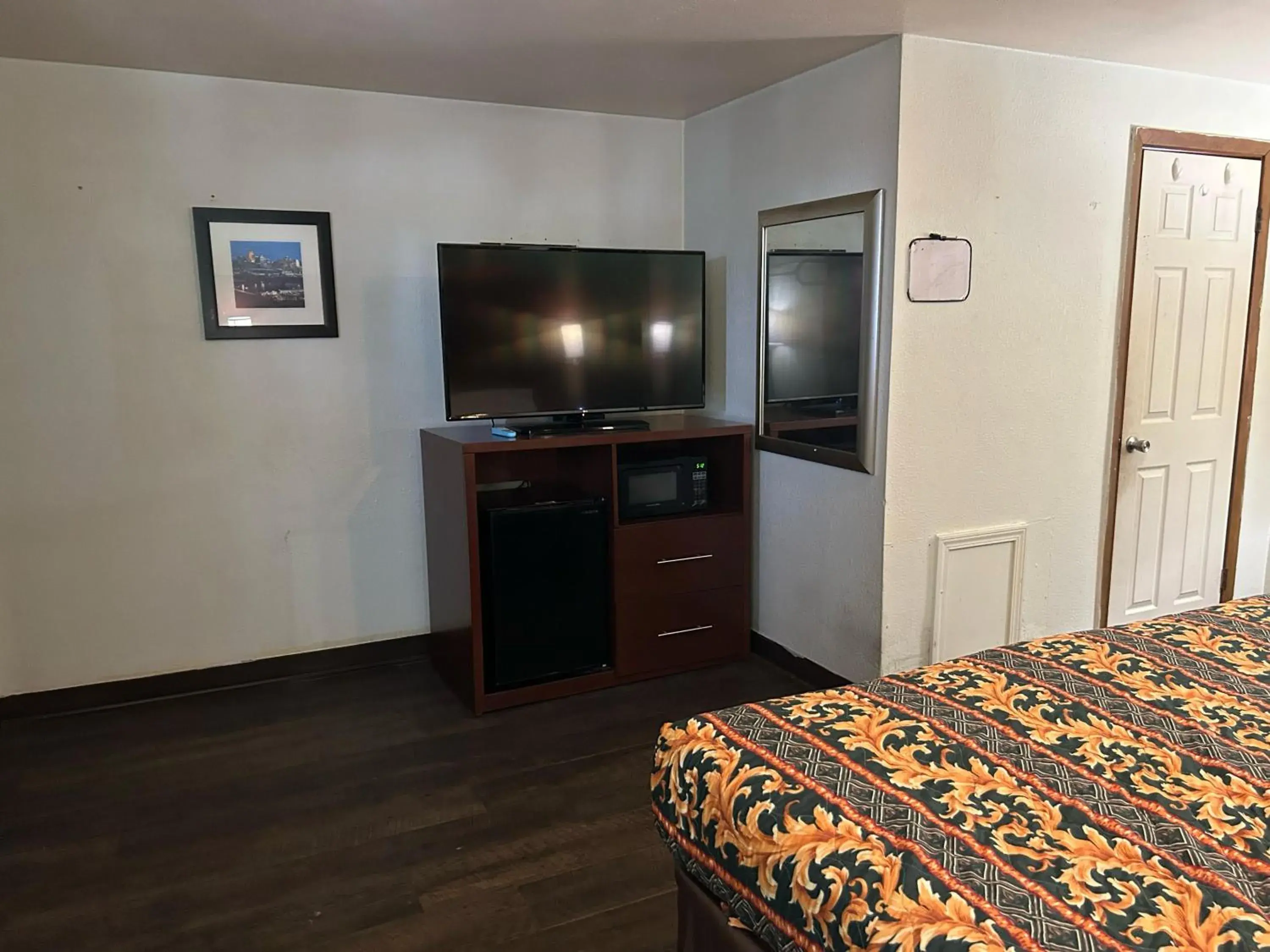 2 Queen Beds Non-Smoking in Hillcrest Motel by Oyo Aurora near Lawrenceburg 2 Queen Beds Non-Smoking in Hillcrest Motel by Oyo Aurora near Lawrenceburg