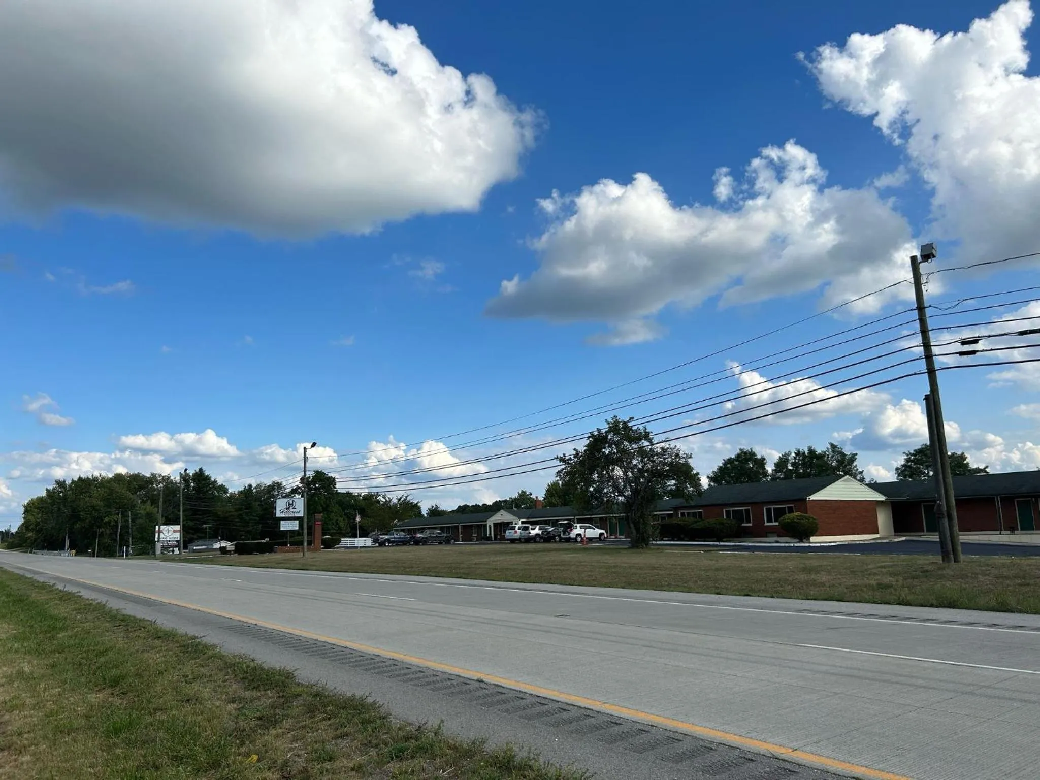 Facade/entrance in Hillcrest Motel by Oyo Aurora near Lawrenceburg