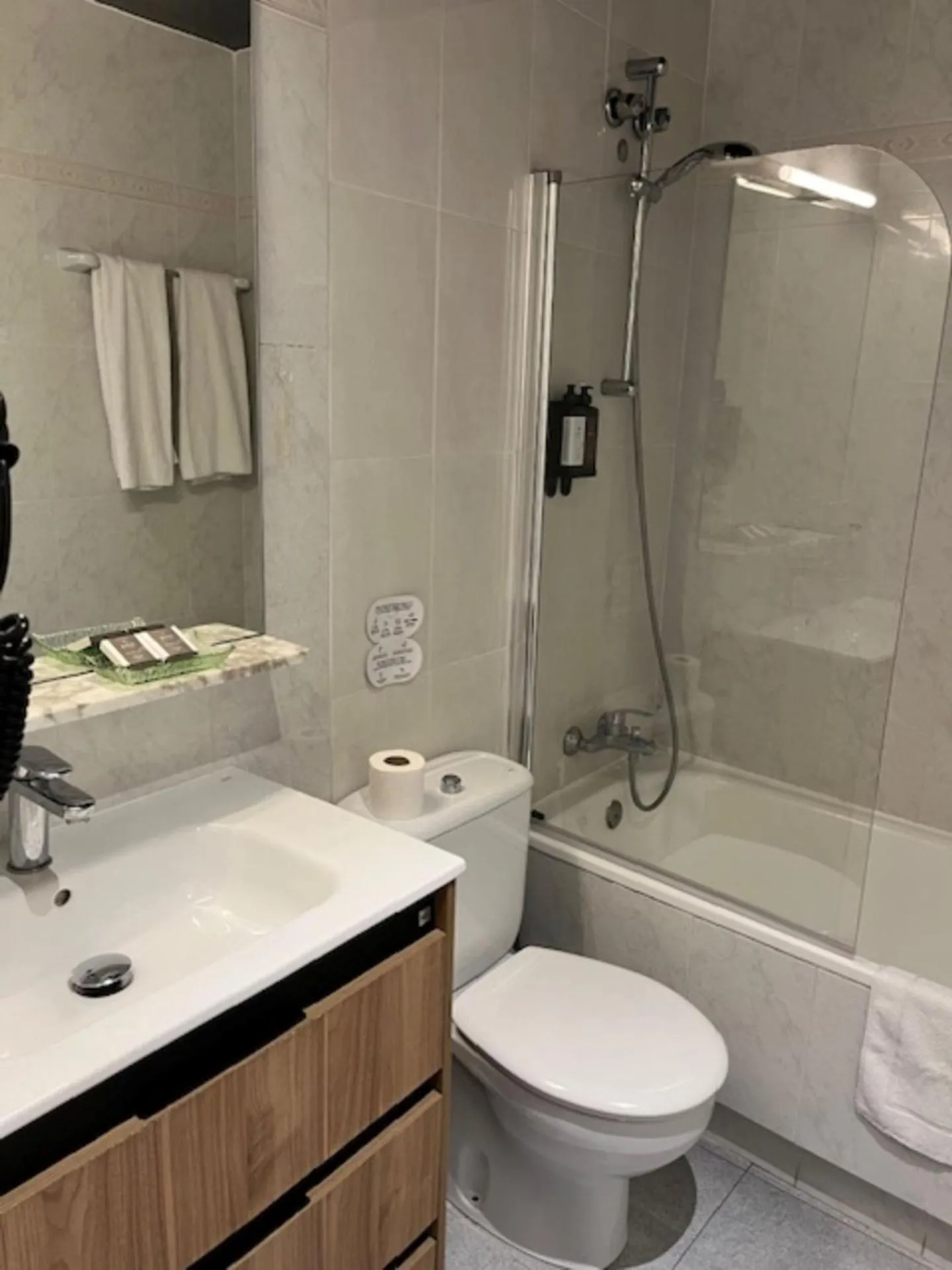 Bathroom in Hotel Aneto