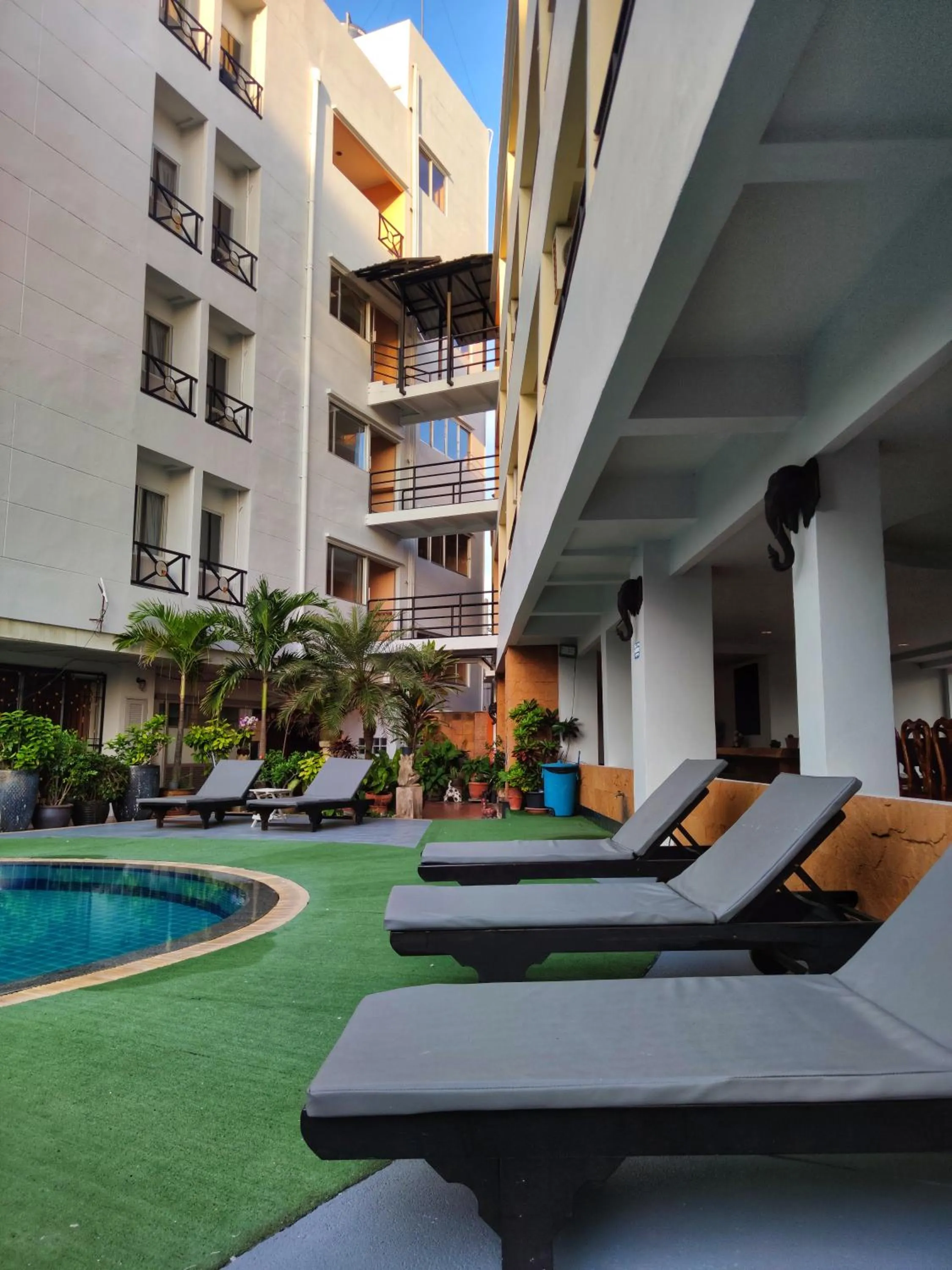 Swimming pool in The Chanthong Residence and Hotel Pattaya