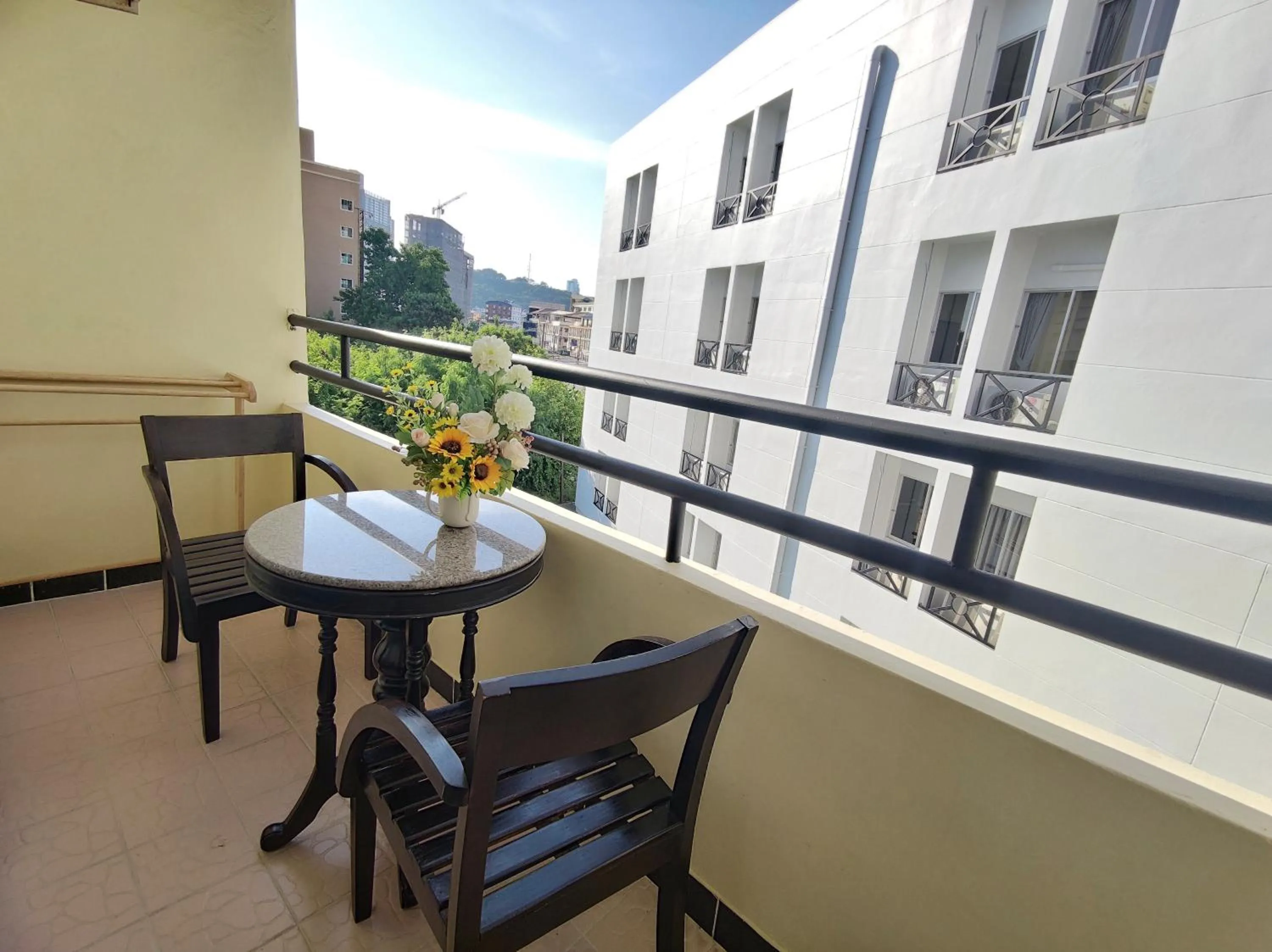 Balcony/Terrace in The Chanthong Residence and Hotel Pattaya