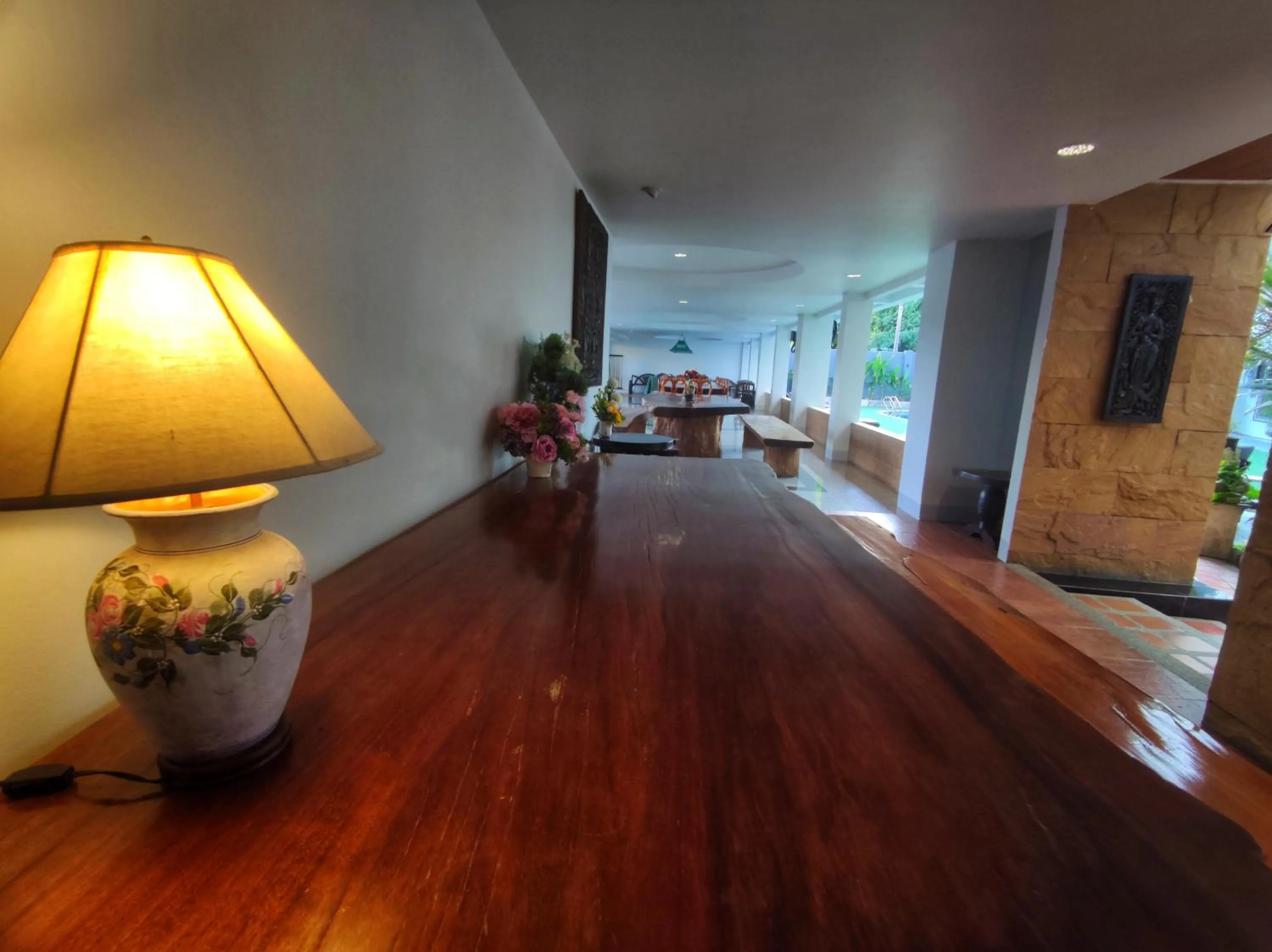 Seating area in The Chanthong Residence and Hotel Pattaya