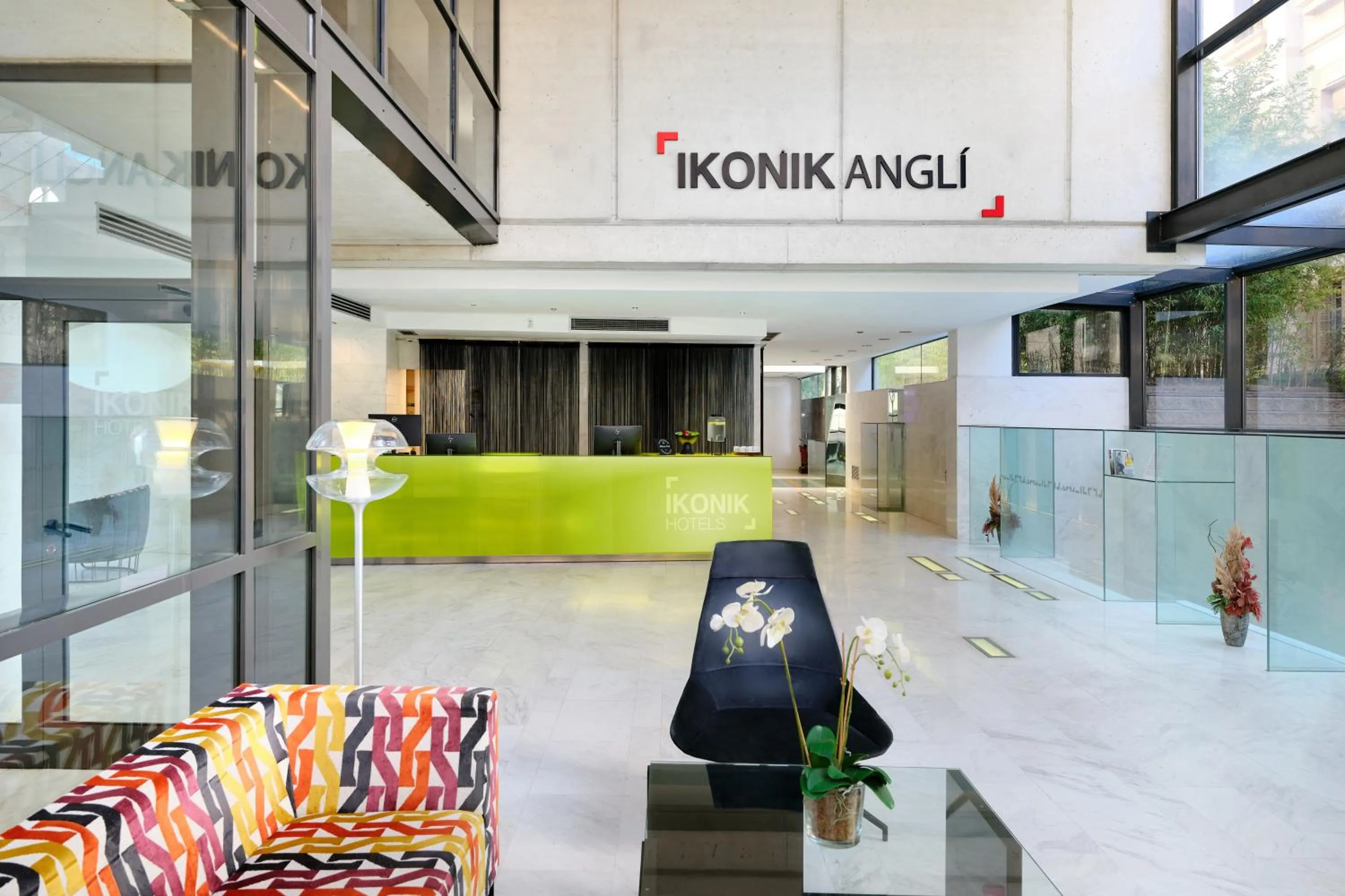 Facade/entrance in Ikonik Anglí