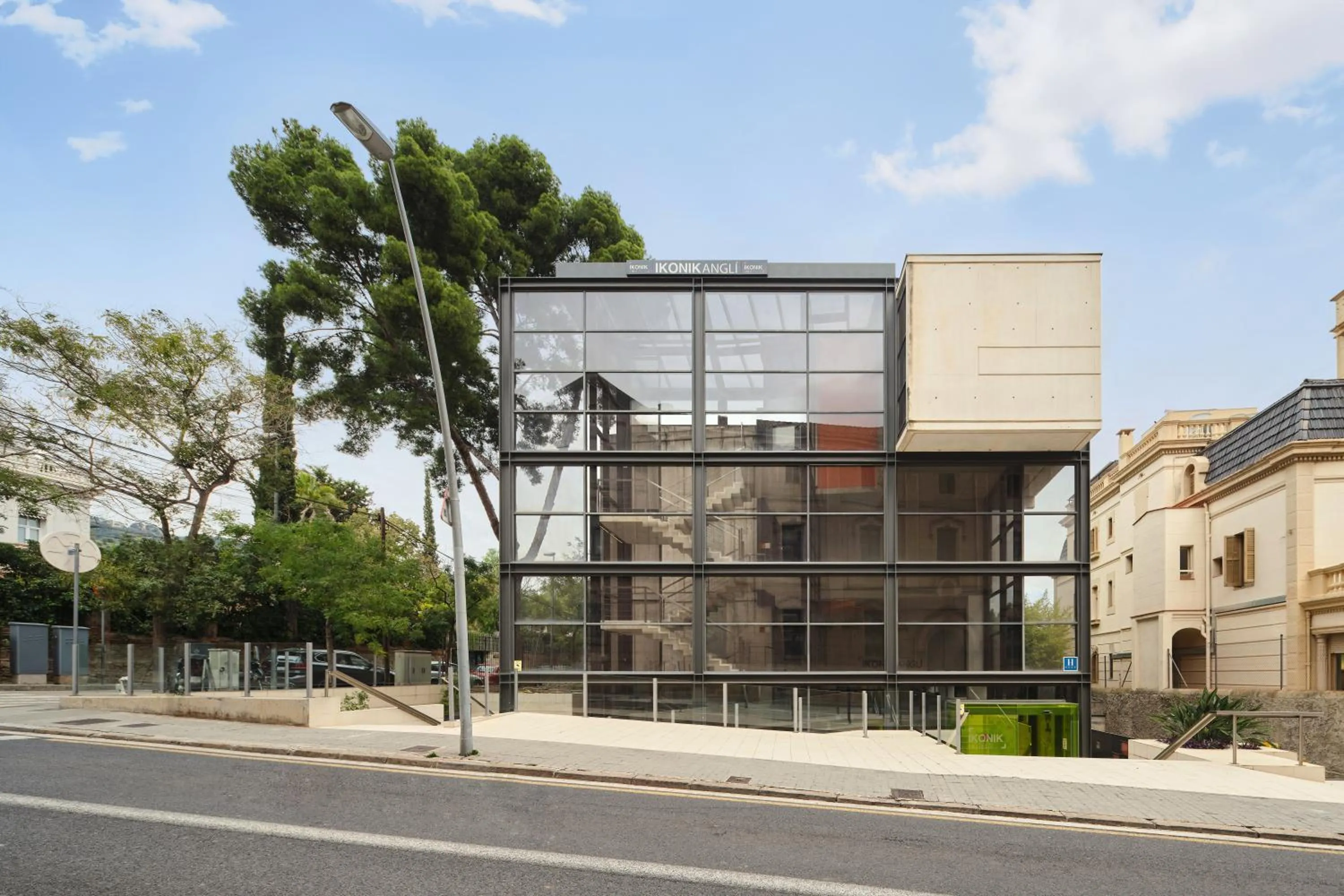 Facade/entrance in Ikonik Anglí