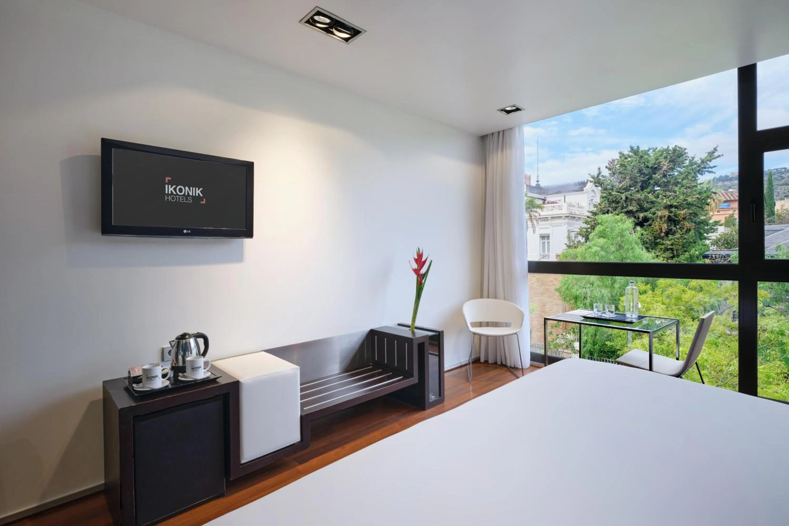 Bed in Ikonik Anglí