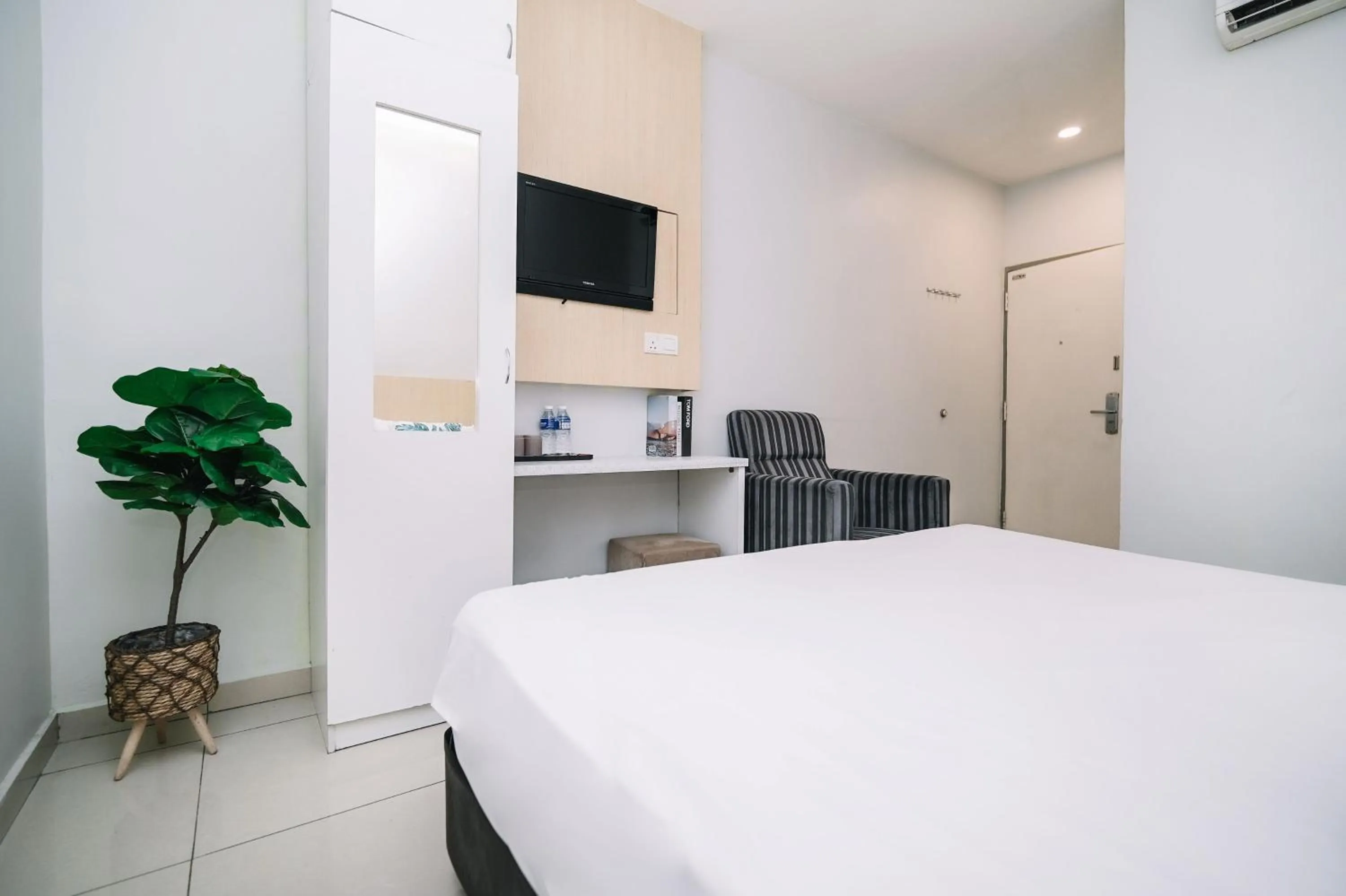 Bed in Swing & Pillows - Subang SS15