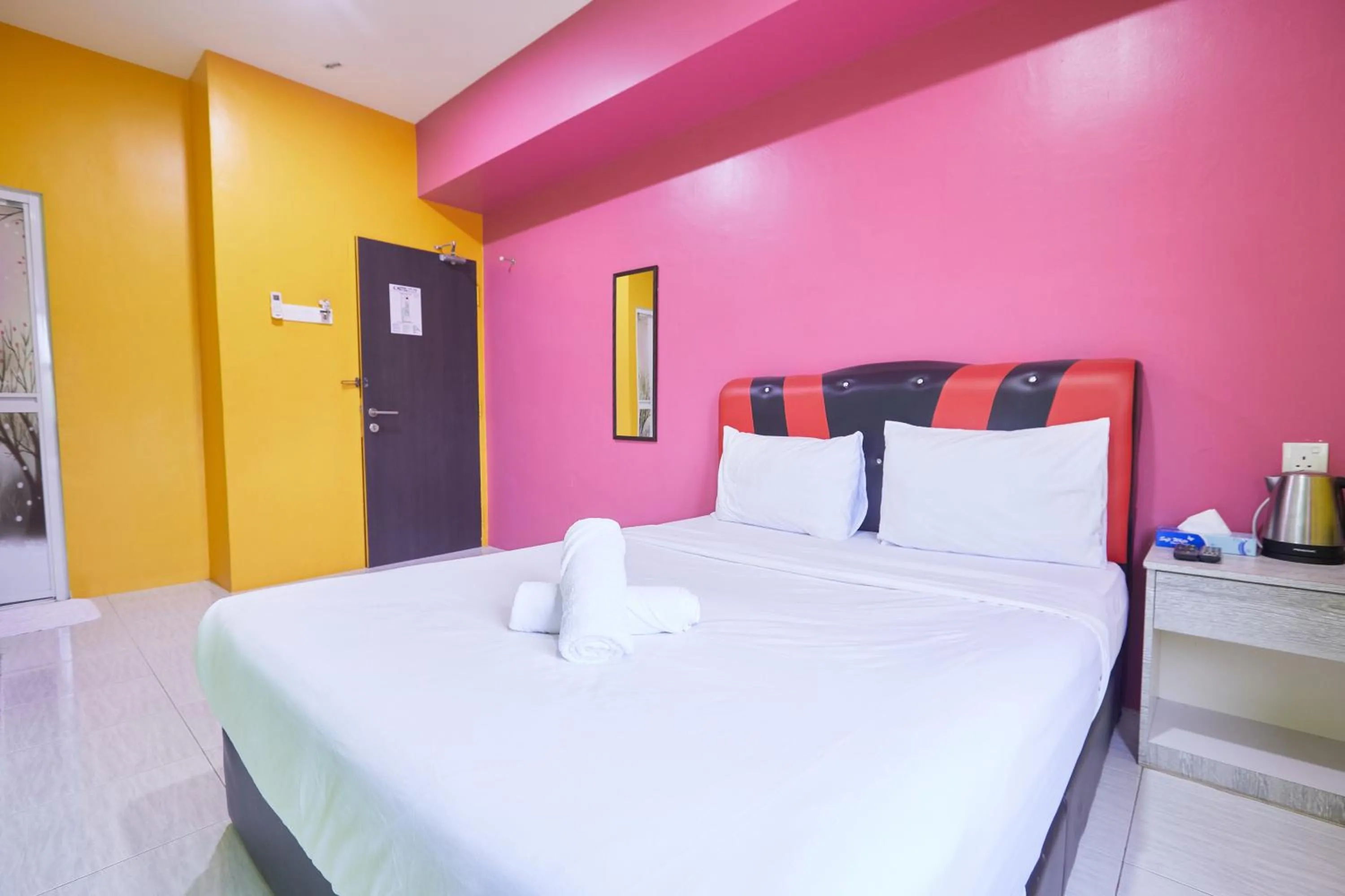 Bed in SY JERANTUT HOTEL