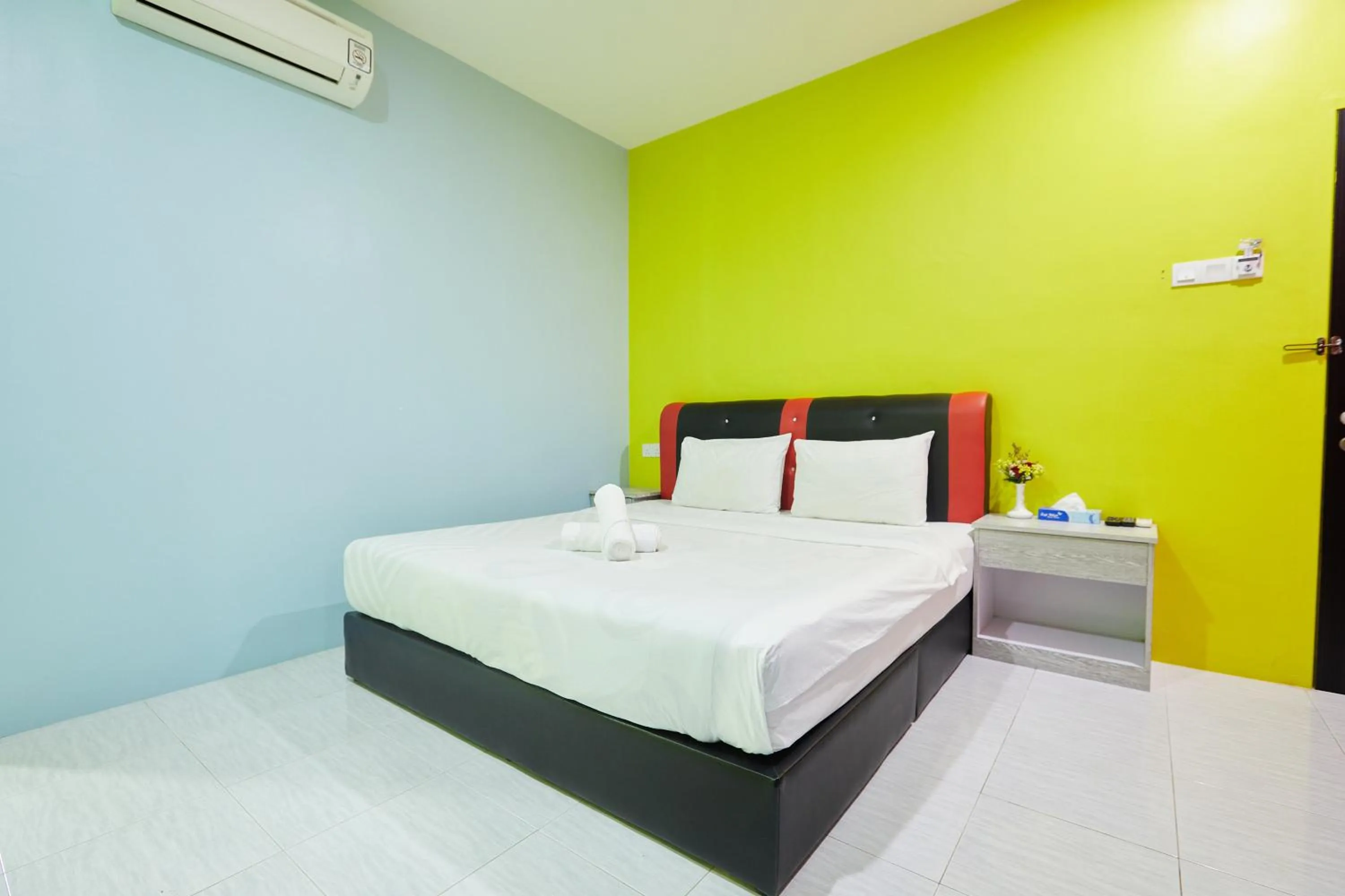 Bed in SY JERANTUT HOTEL