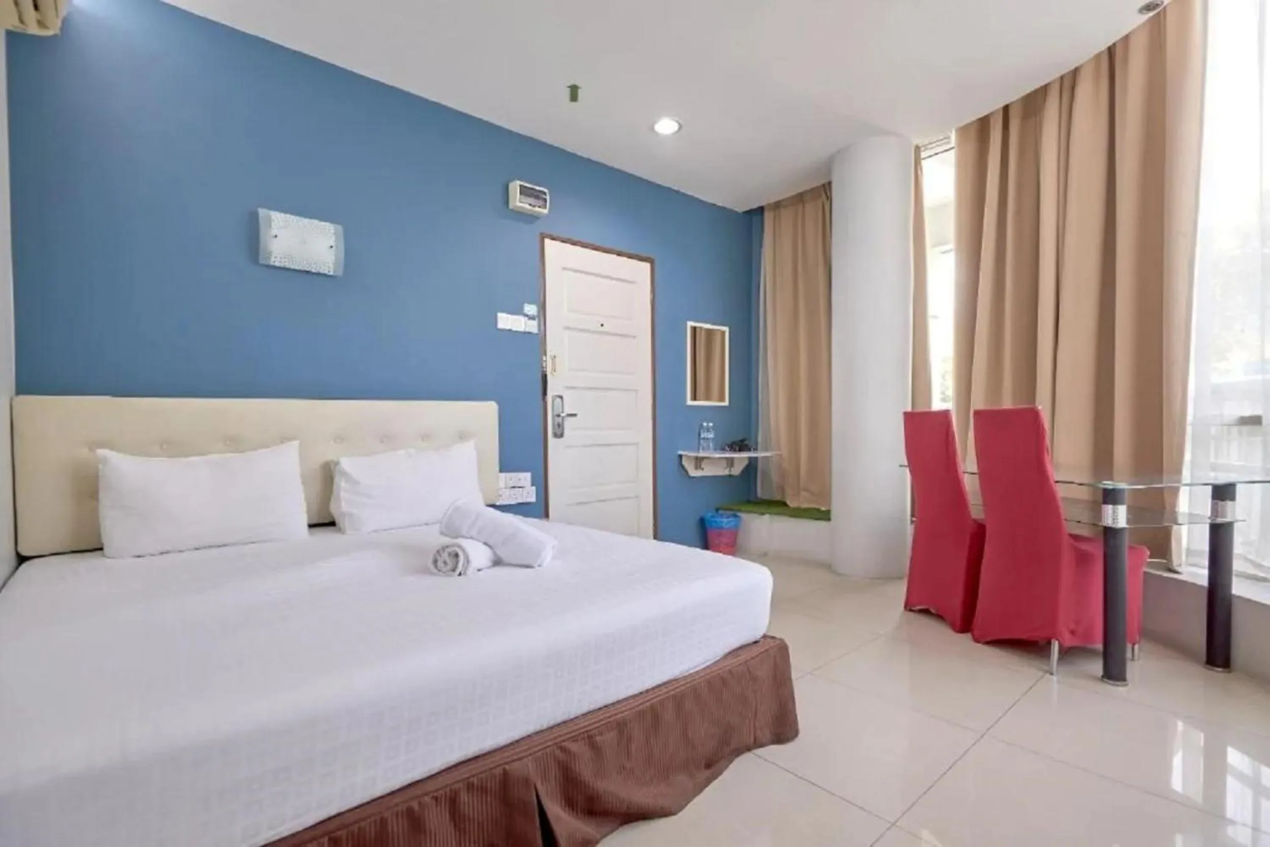 Bed in Swing & Pillows - Kota Damansara