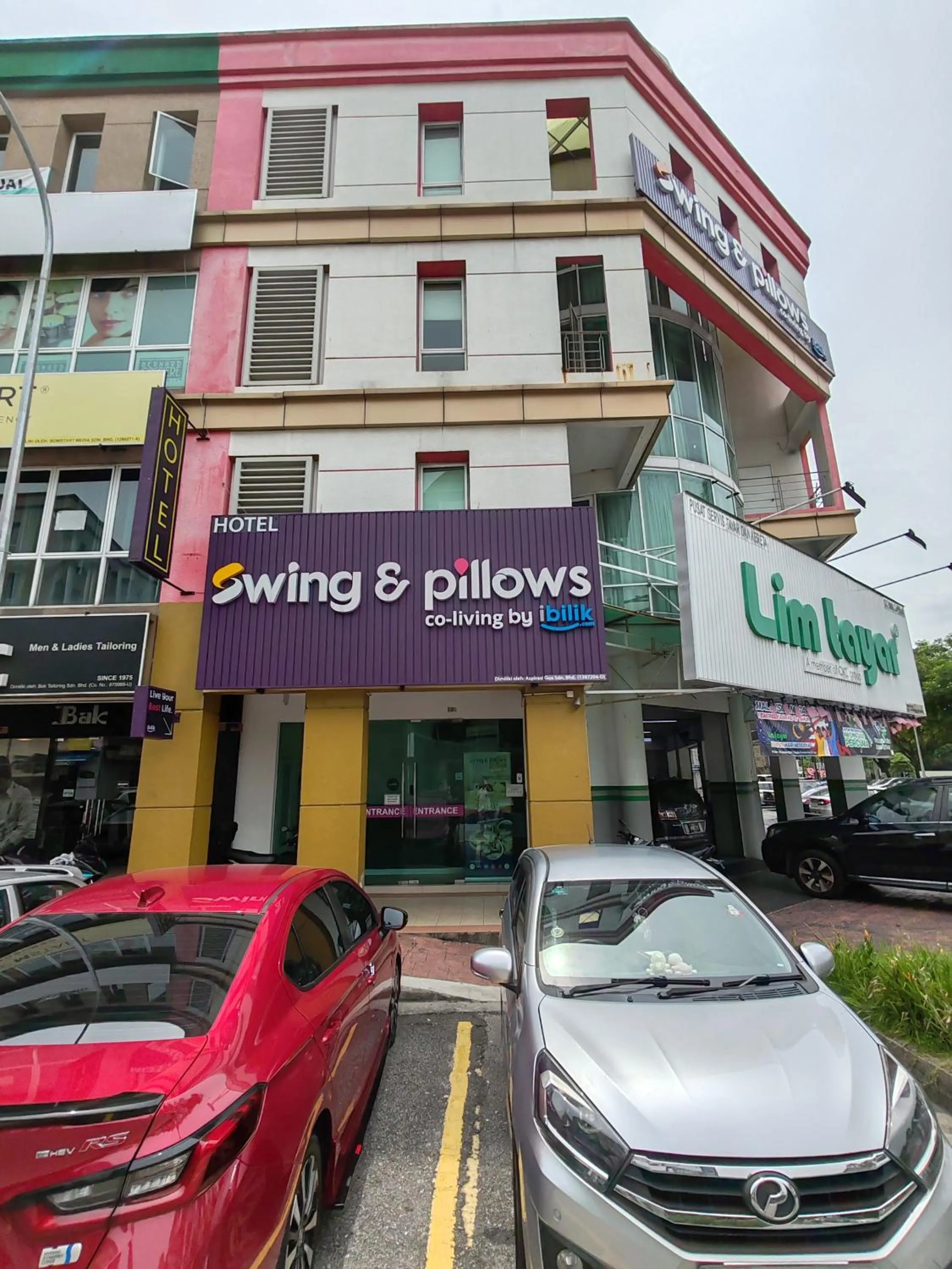 Swing & Pillows - Kota Damansara