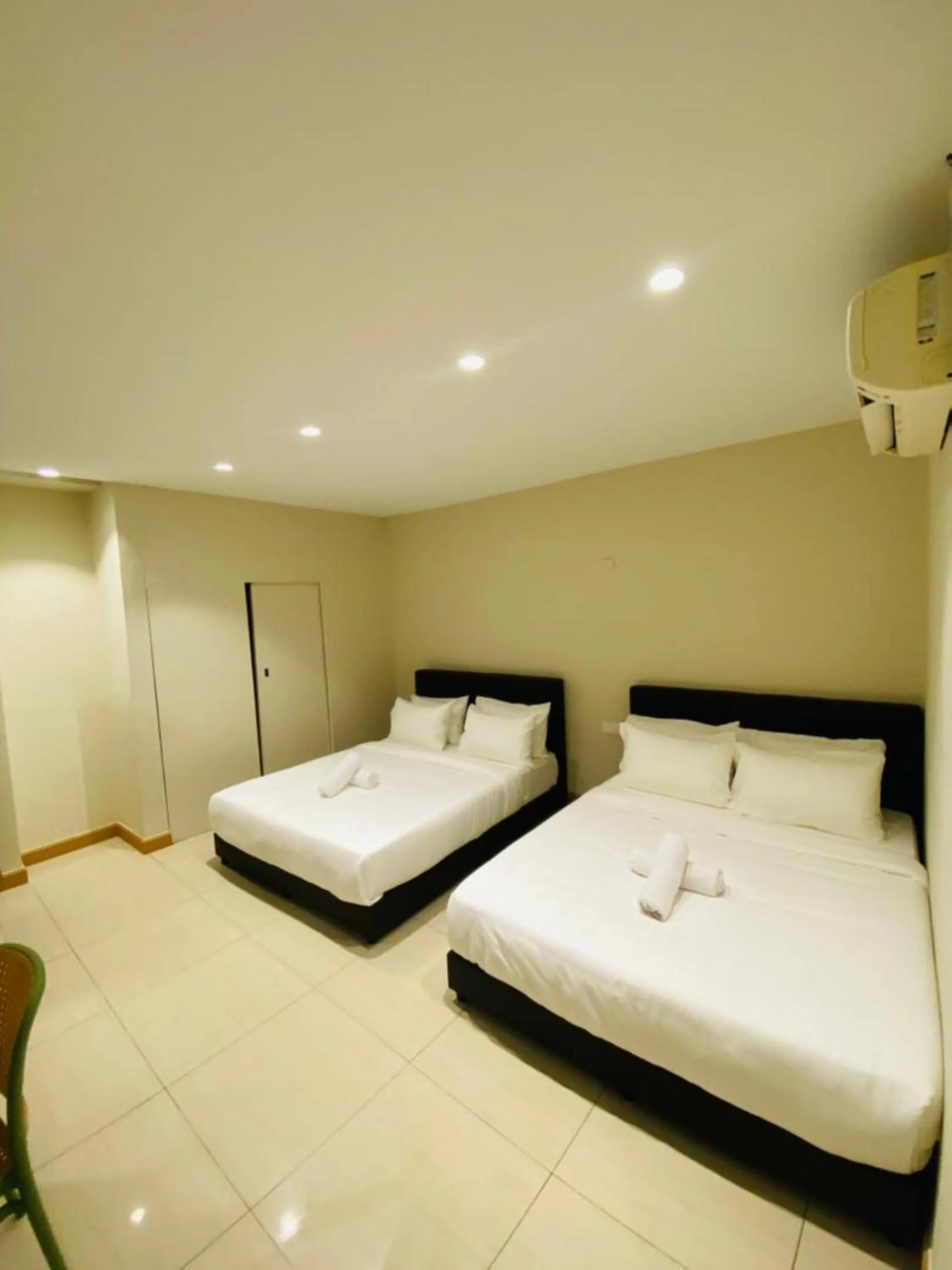 Bed in Swing & Pillows - Kota Damansara