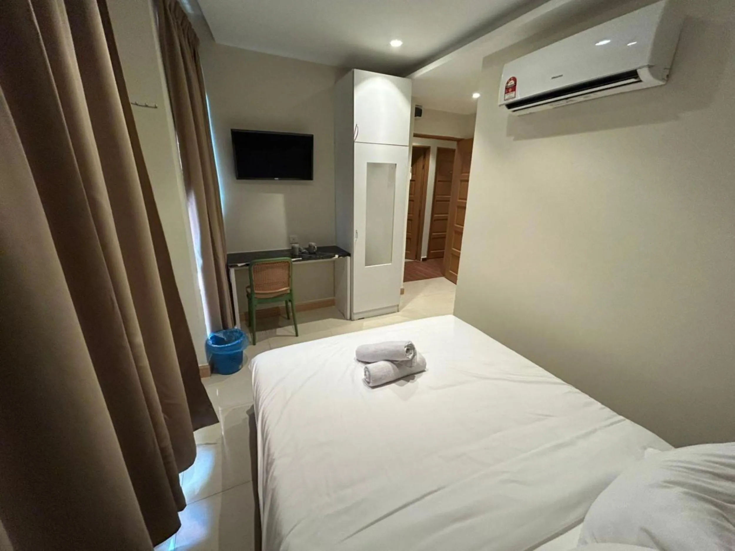 Bed in Swing & Pillows - Kota Damansara