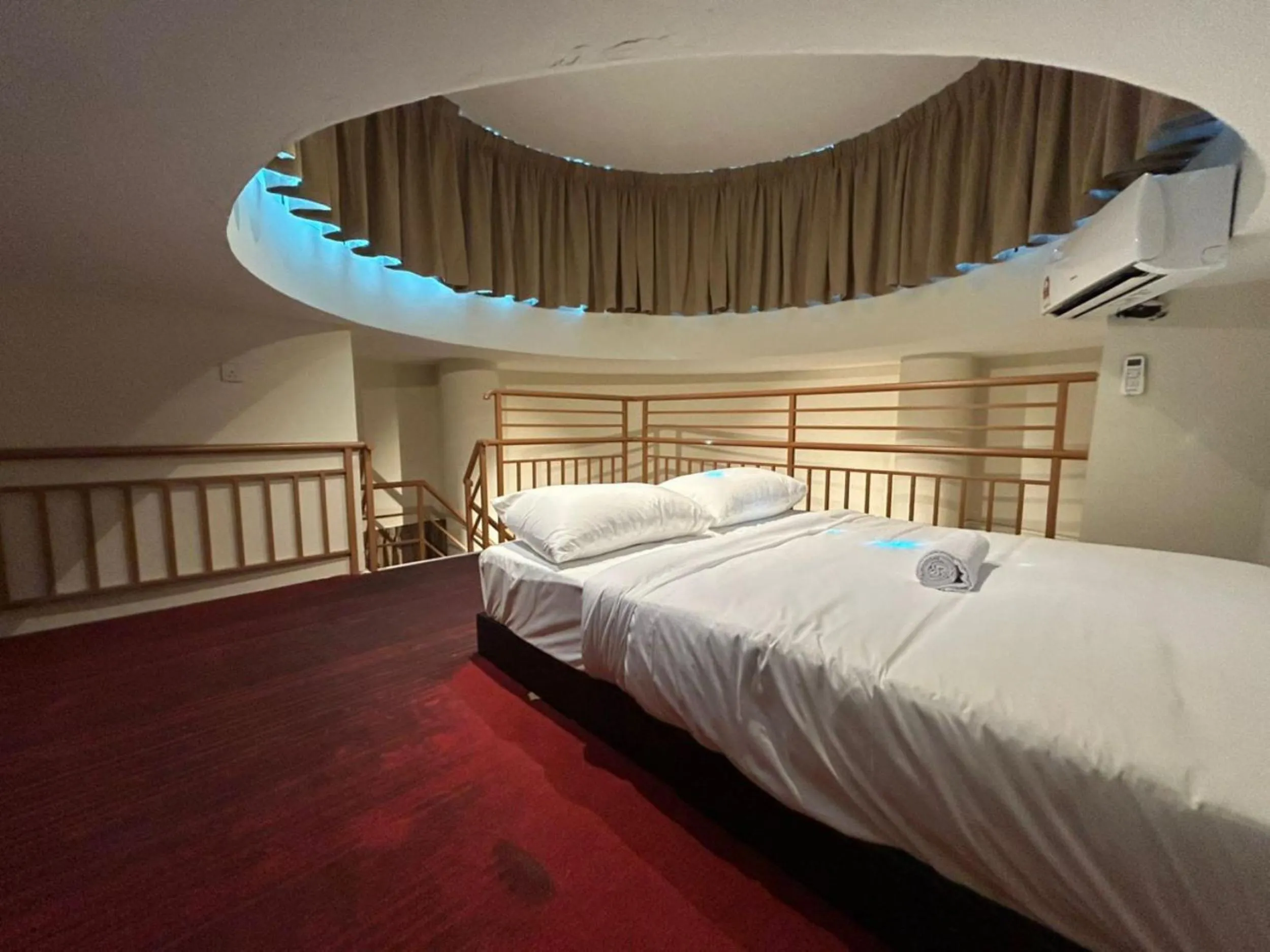 Bed in Swing & Pillows - Kota Damansara