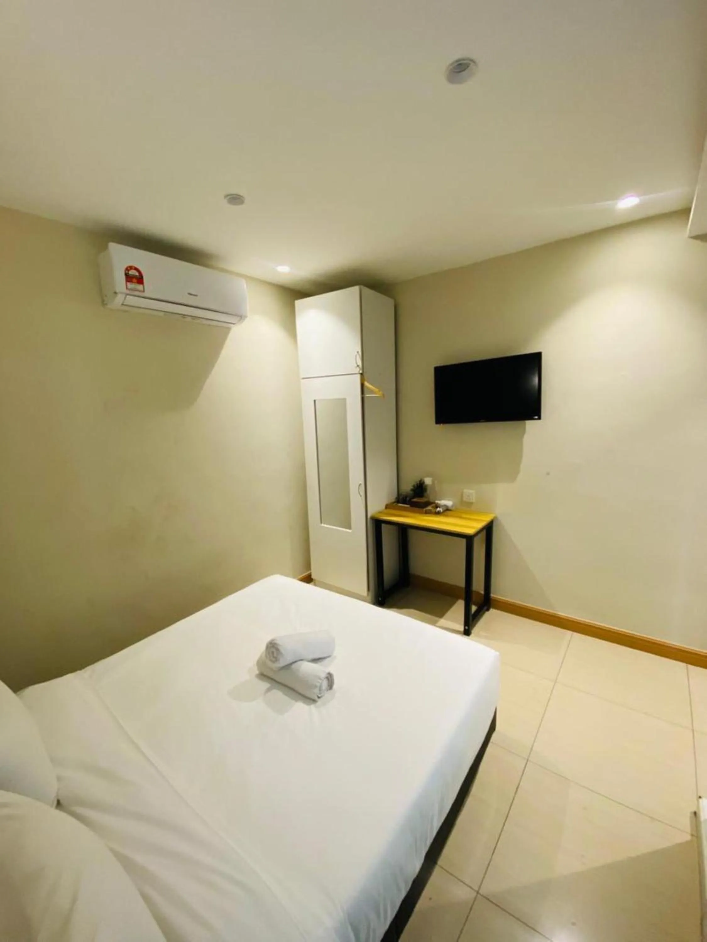 Bed in Swing & Pillows - Kota Damansara