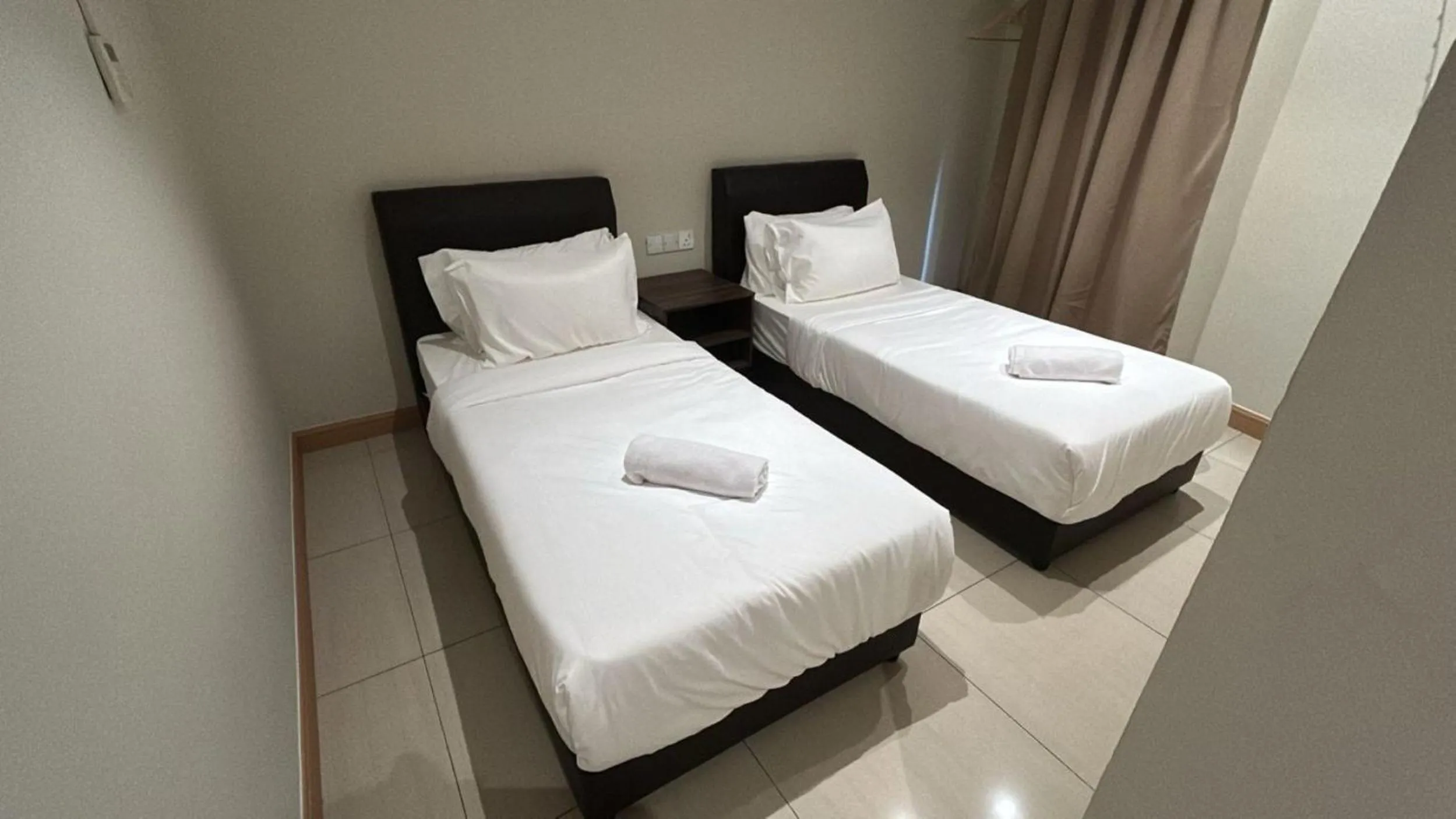 Bed in Swing & Pillows - Kota Damansara