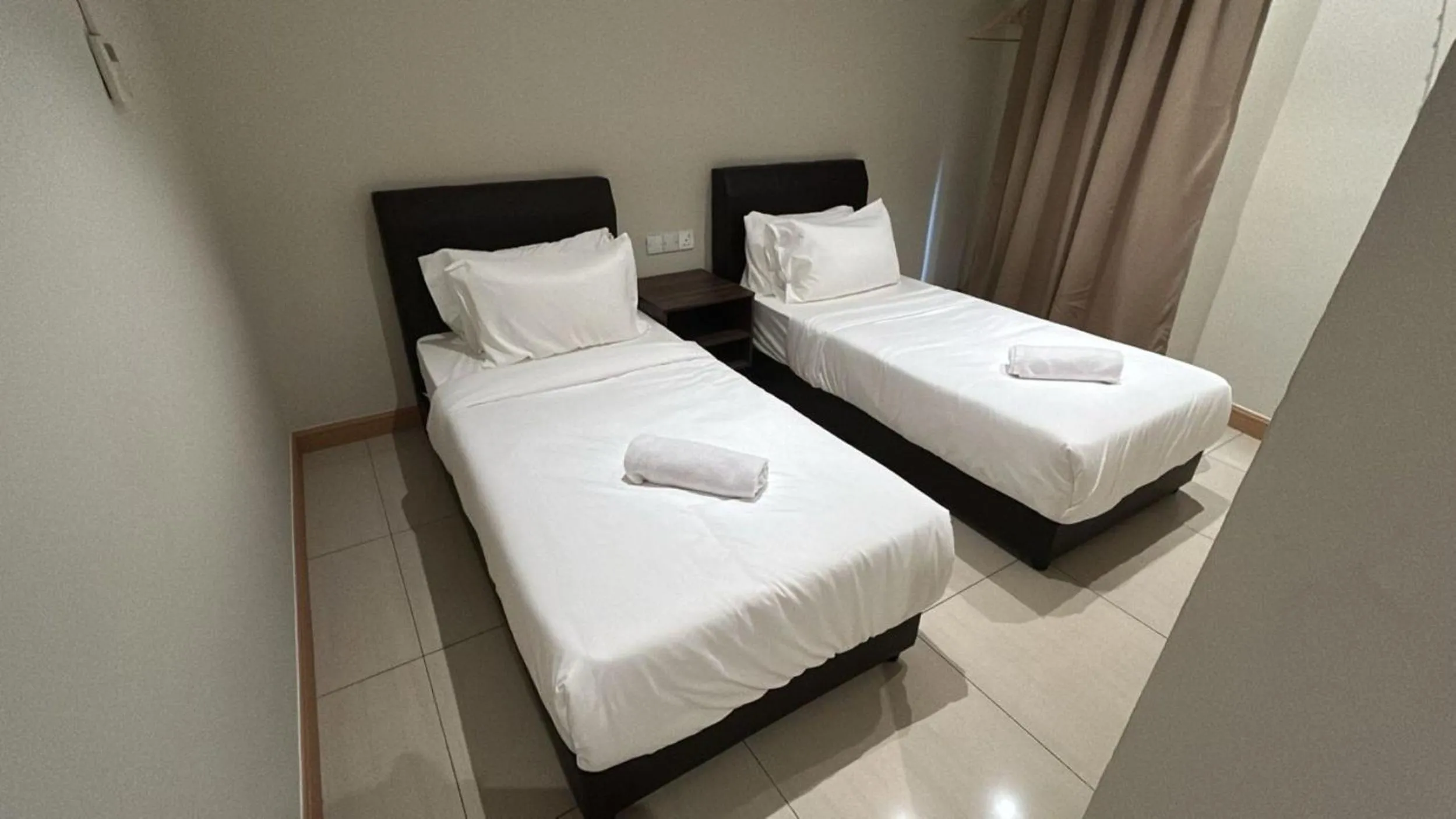 Bed in Swing & Pillows - Kota Damansara