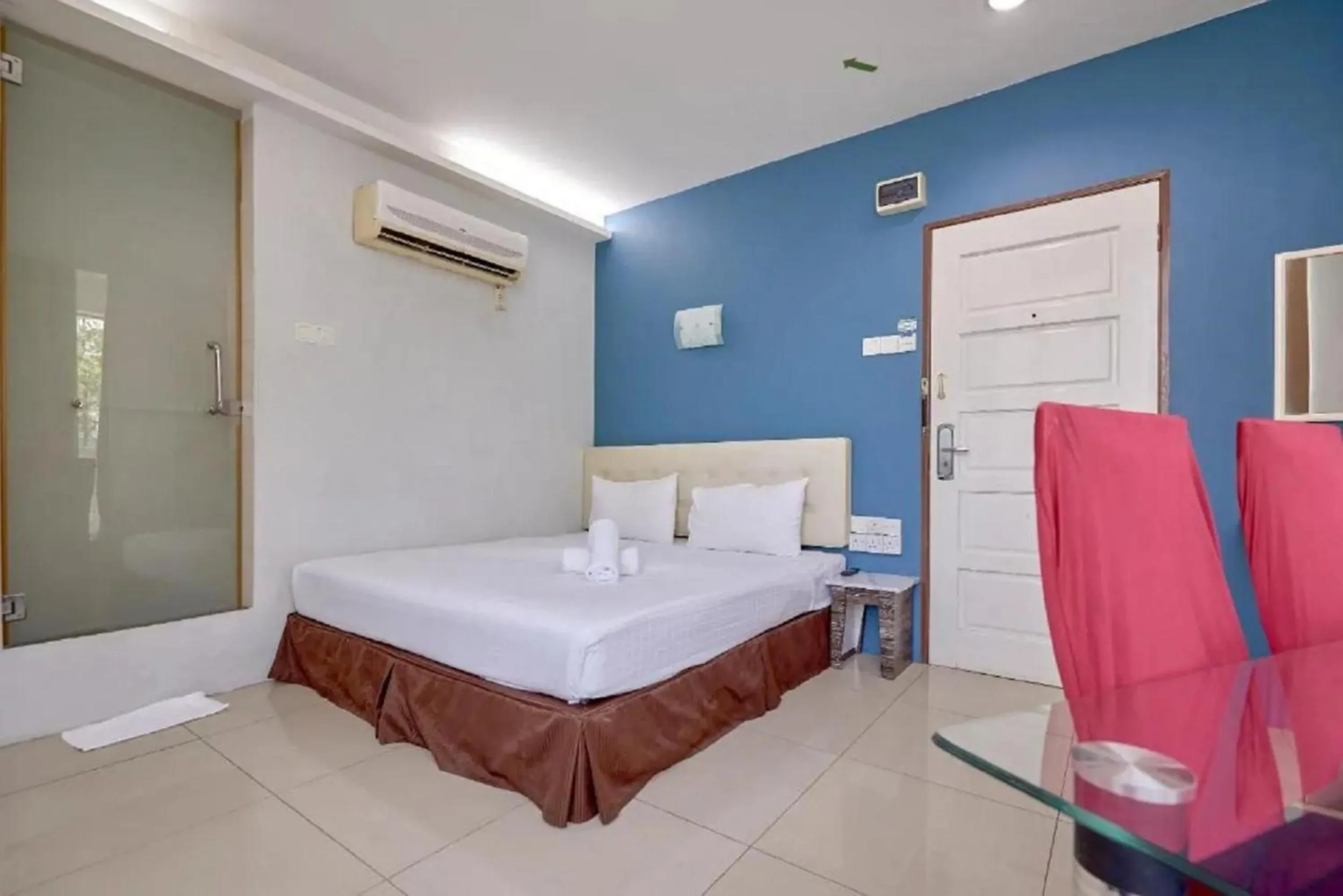 Bed in Swing & Pillows - Kota Damansara