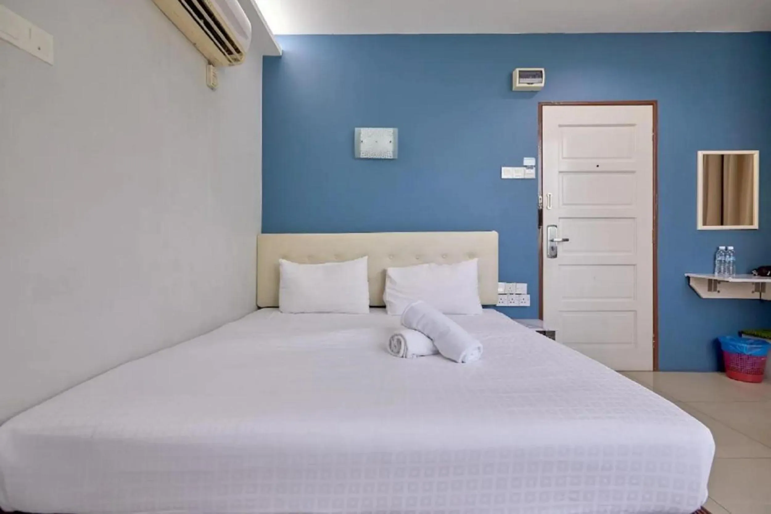 Bed in Swing & Pillows - Kota Damansara