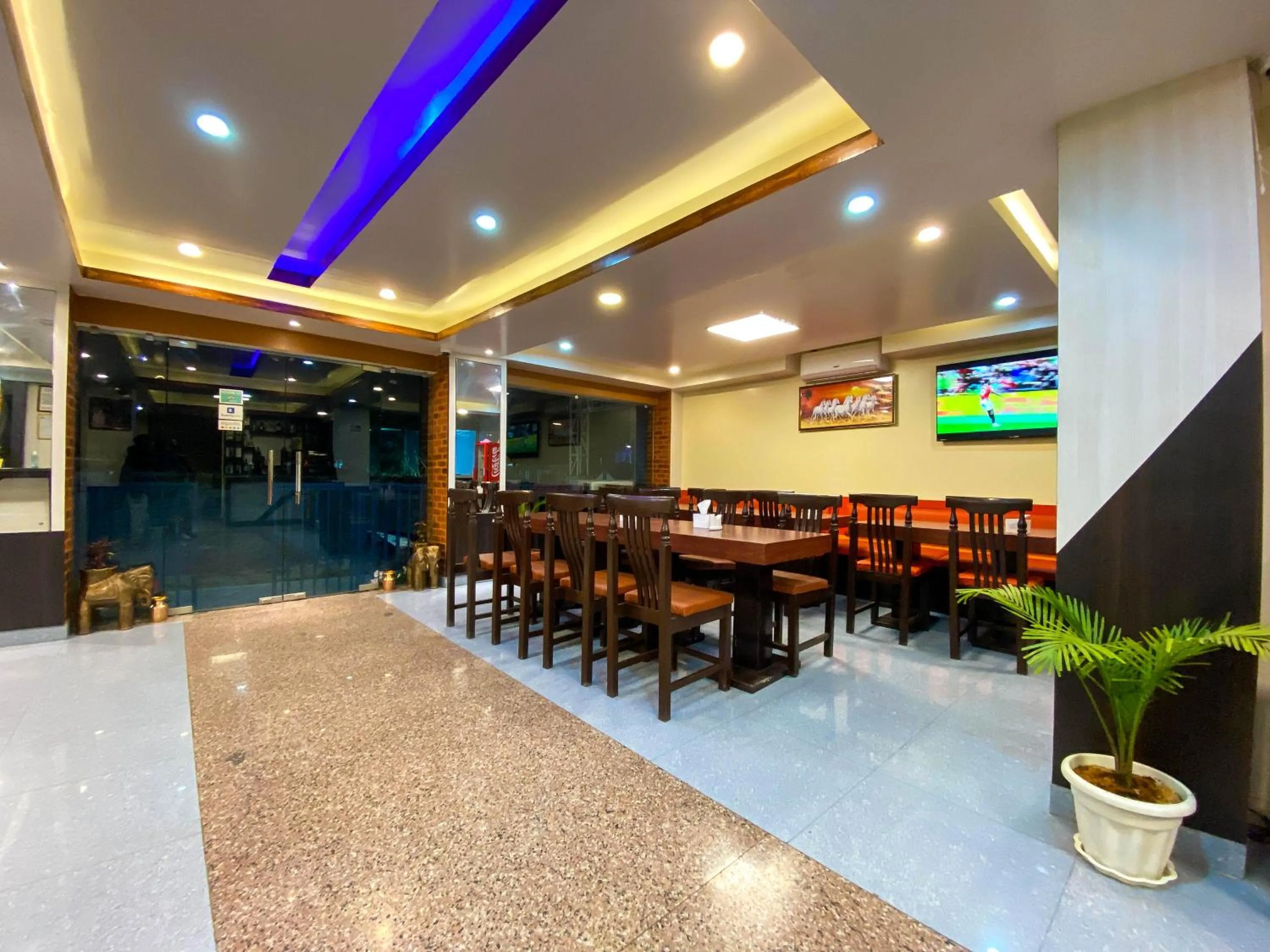 Restaurant/places to eat in Hotel Abi International