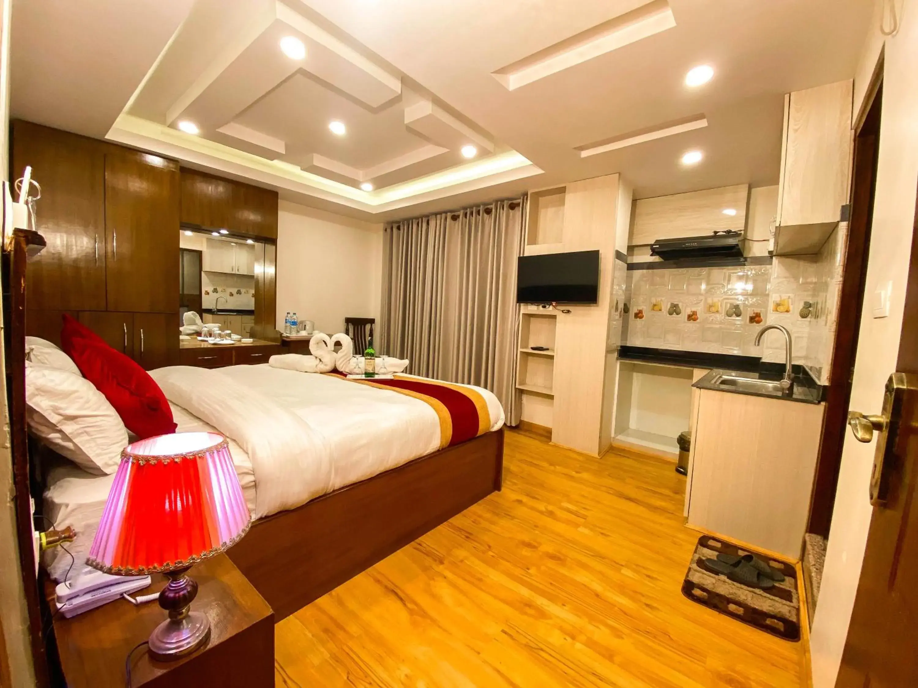 King Suite with Balcony - single occupancy in Hotel Abi International King Suite with Balcony - single occupancy in Hotel Abi International