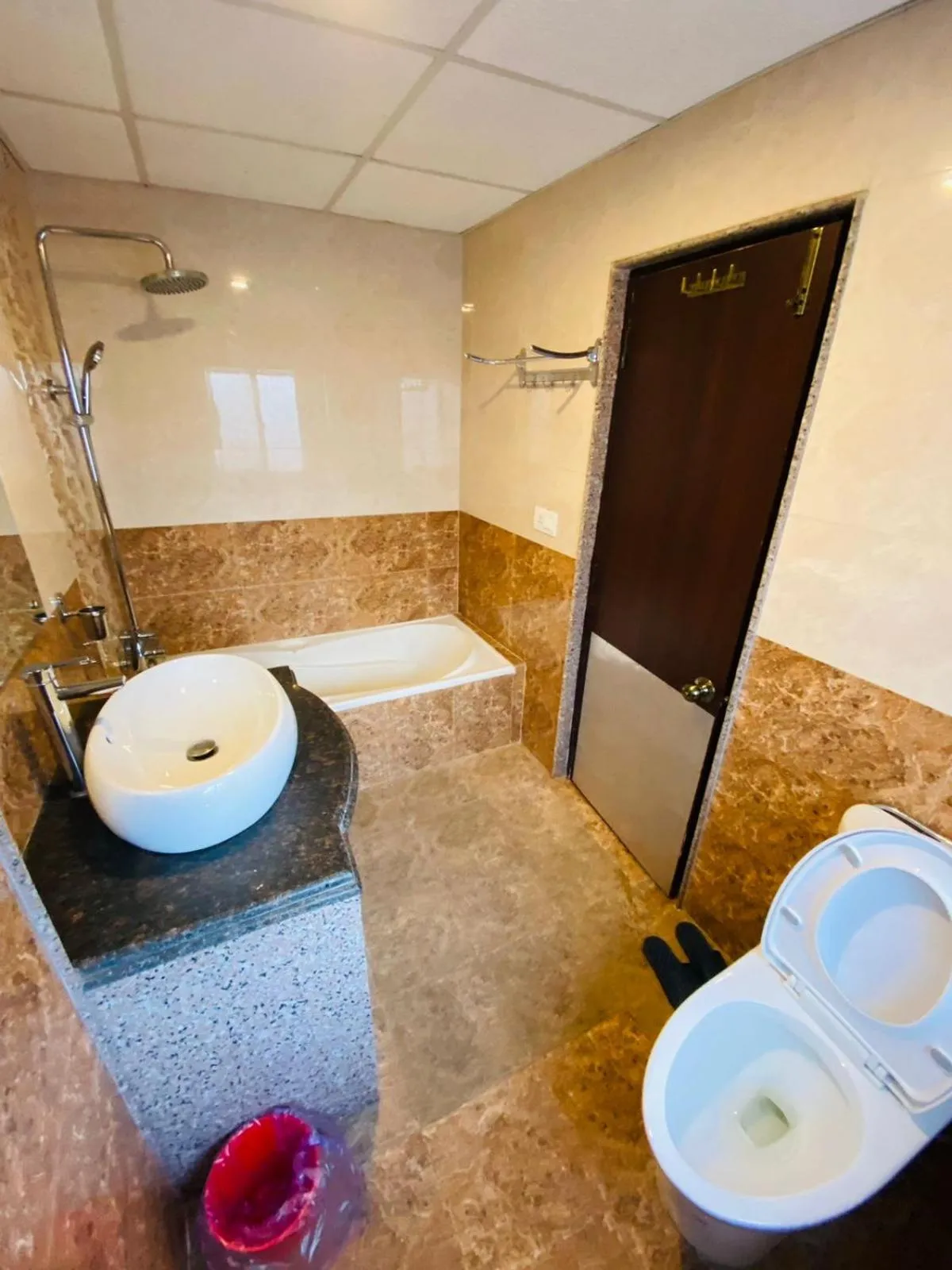 Shower in Hotel Abi International