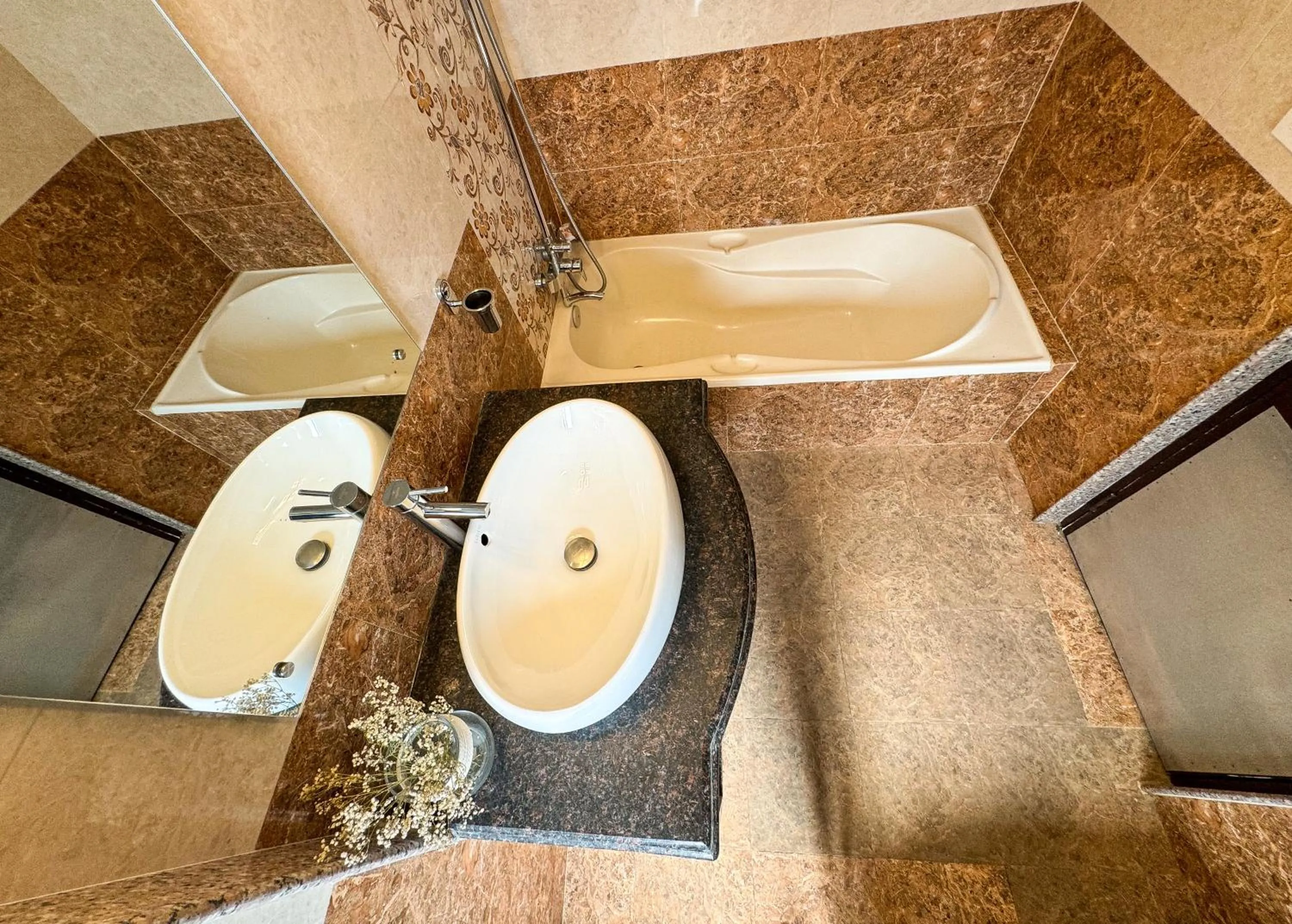 Shower in Hotel Abi International