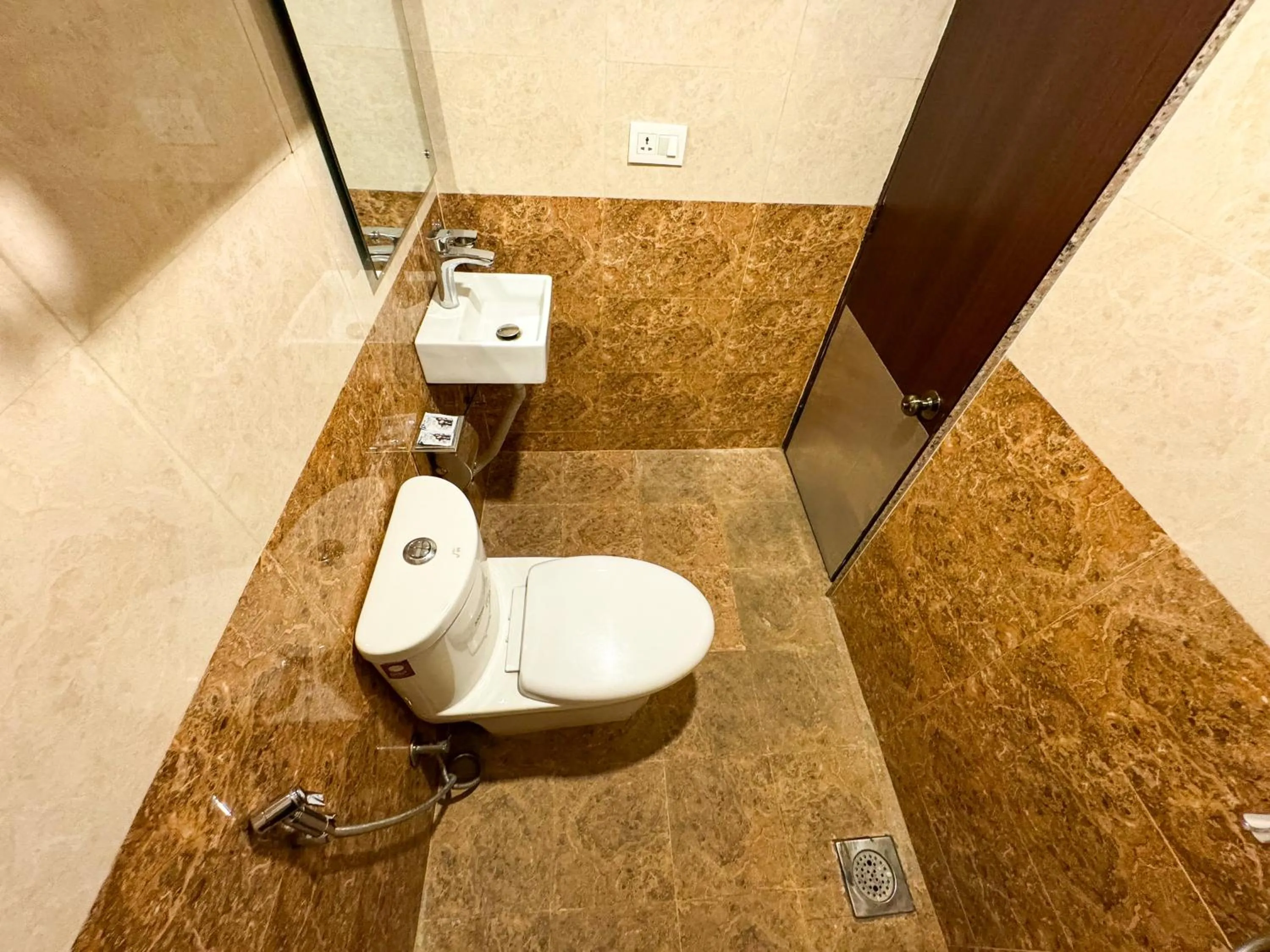 Shower in Hotel Abi International