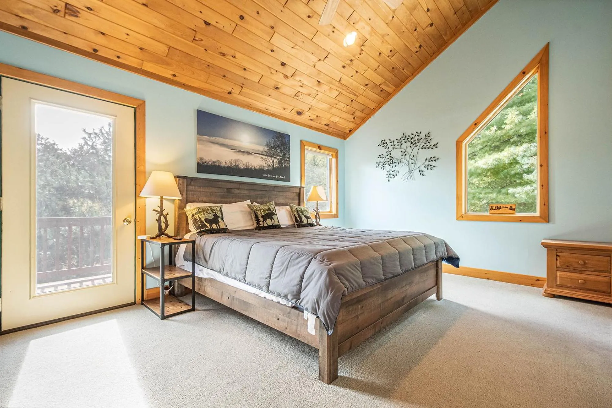 Property building, Bed in Ski Country Vista