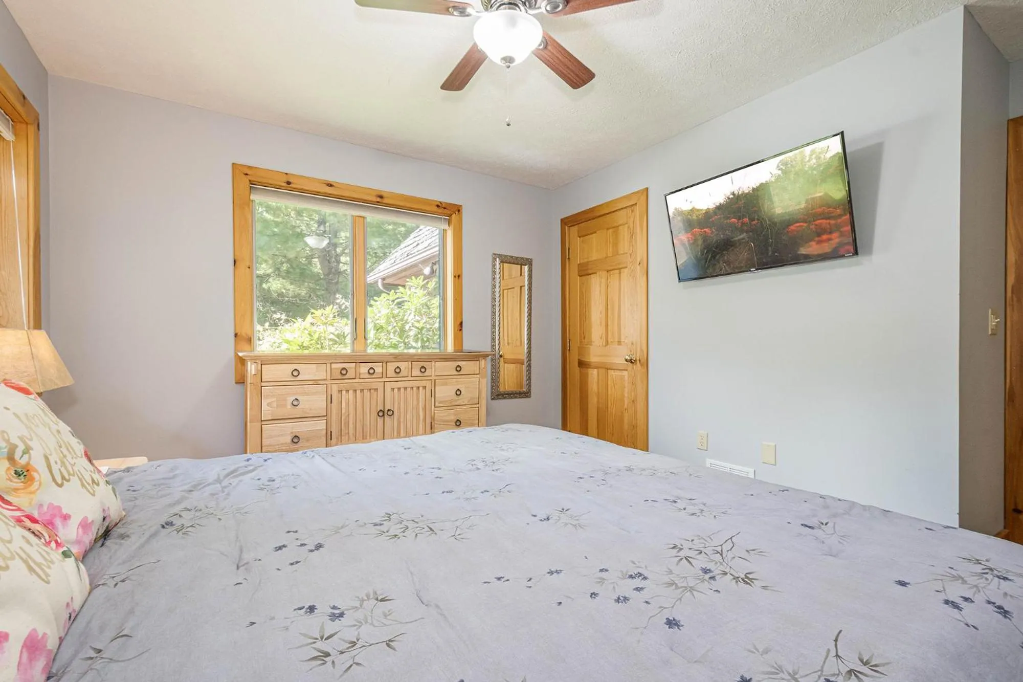 Property building, Bed in Ski Country Vista