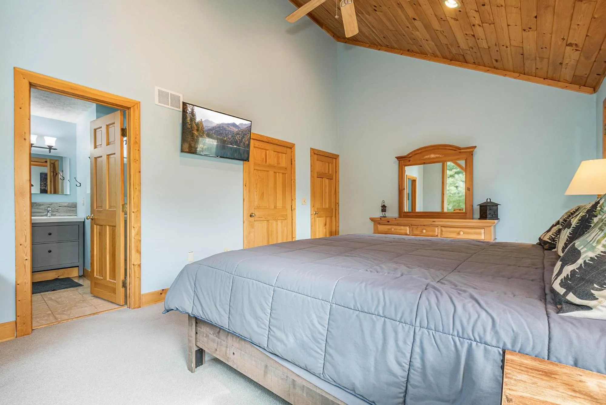Property building, Bed in Ski Country Vista