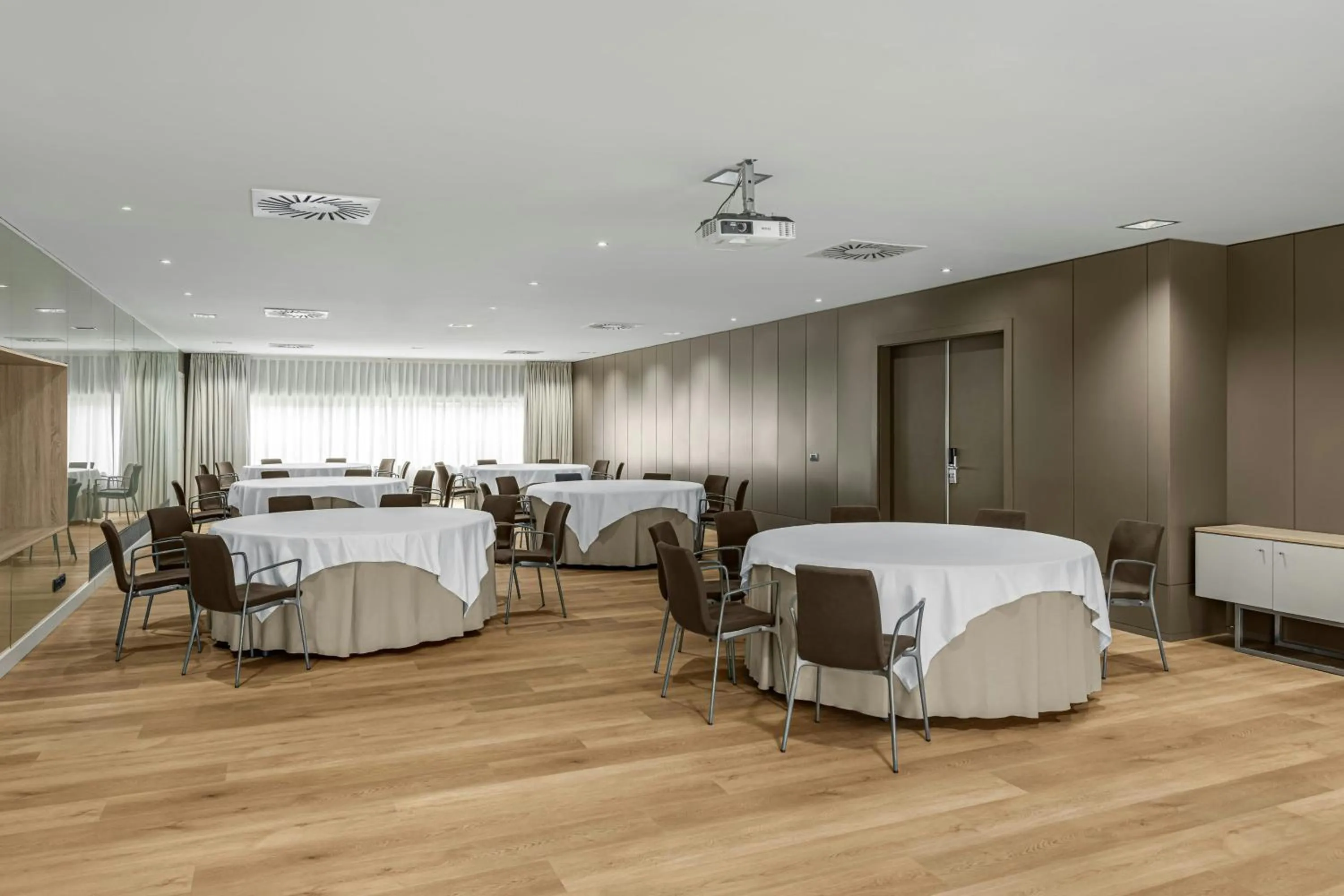 Lounge or bar in AC Hotel by Marriott Gava Mar Airport