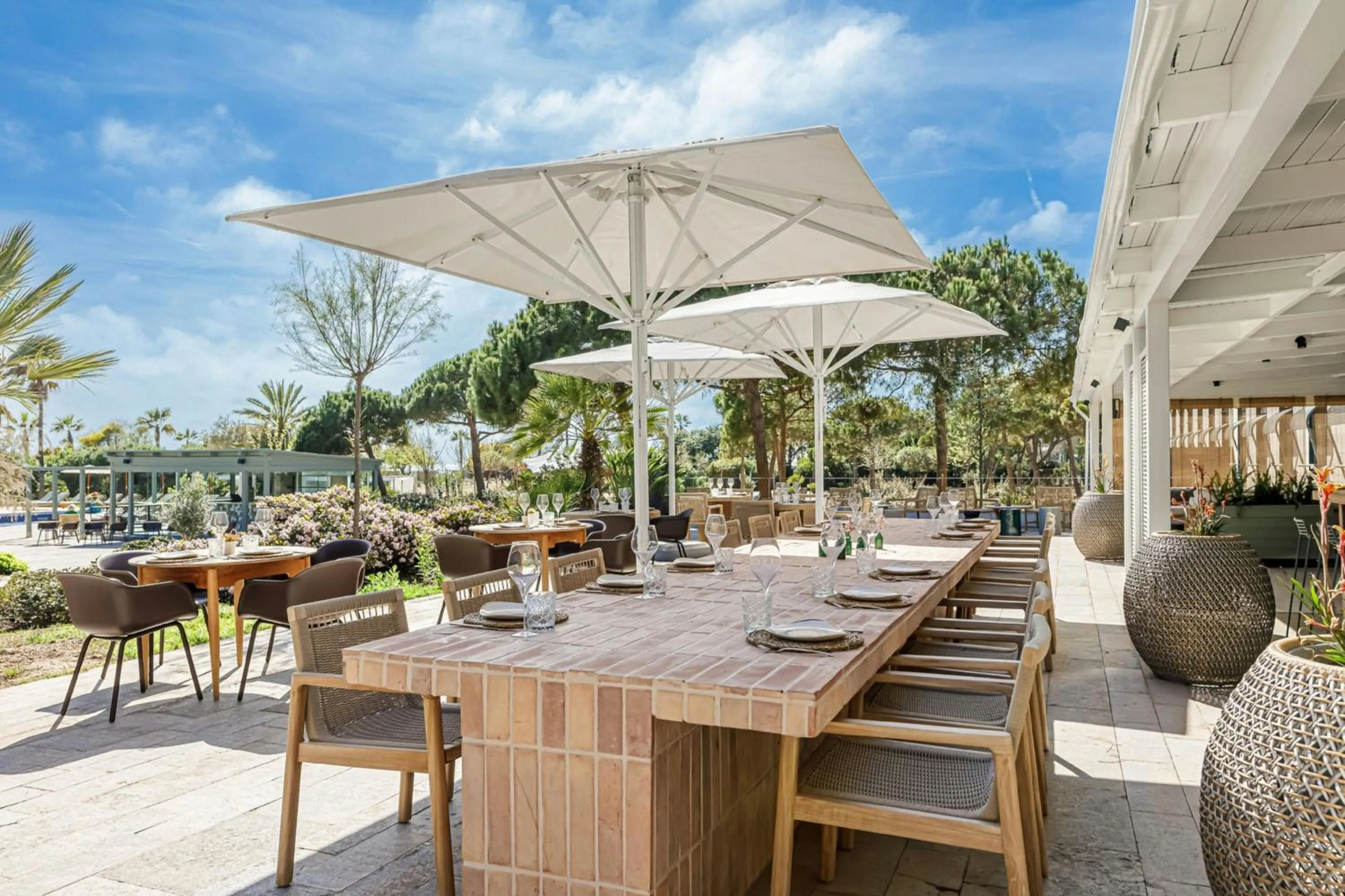 Restaurant/places to eat in AC Hotel by Marriott Gava Mar Airport