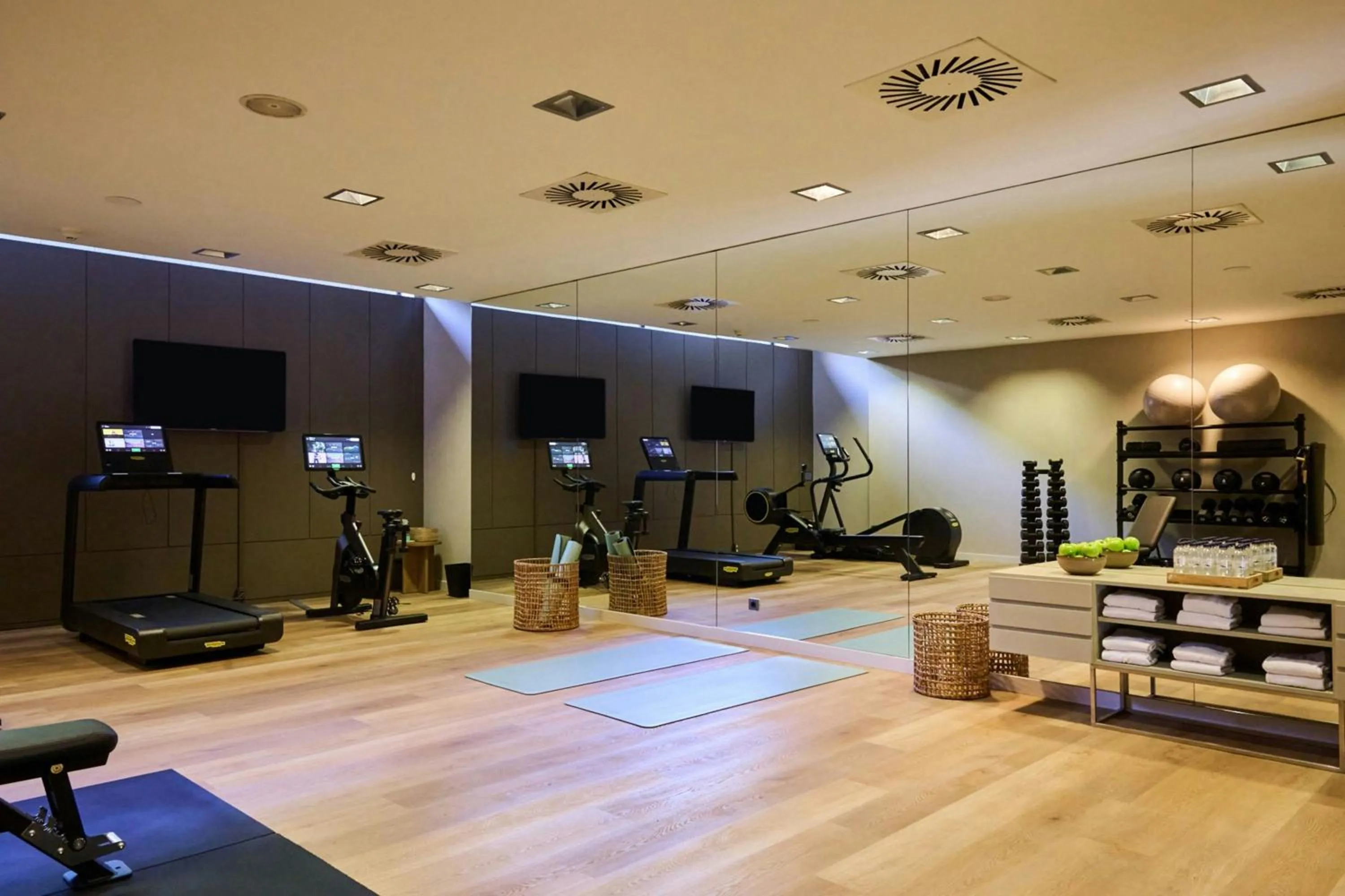 Fitness centre/facilities in AC Hotel by Marriott Gava Mar Airport