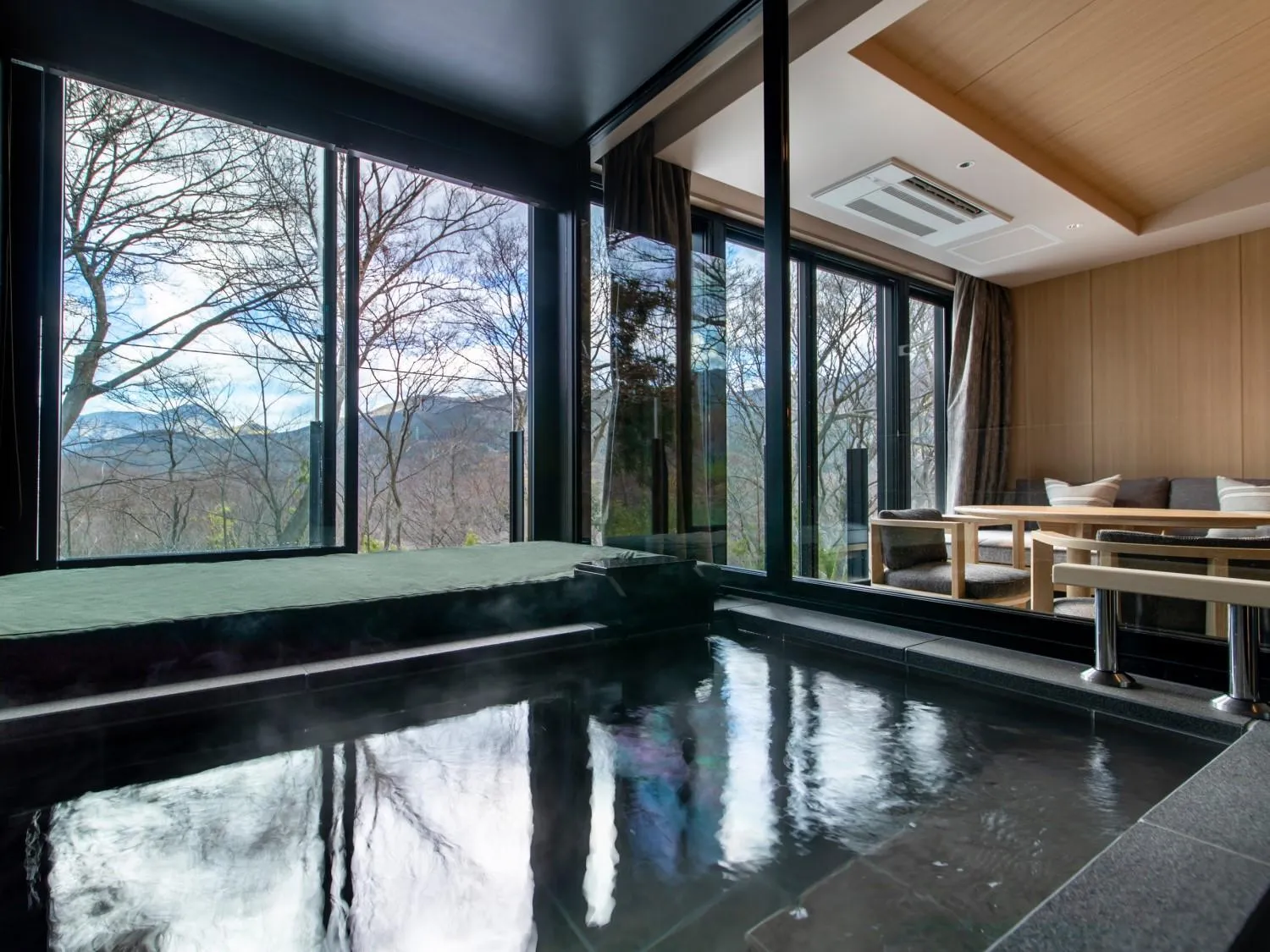 Bath in Fufu Hakone