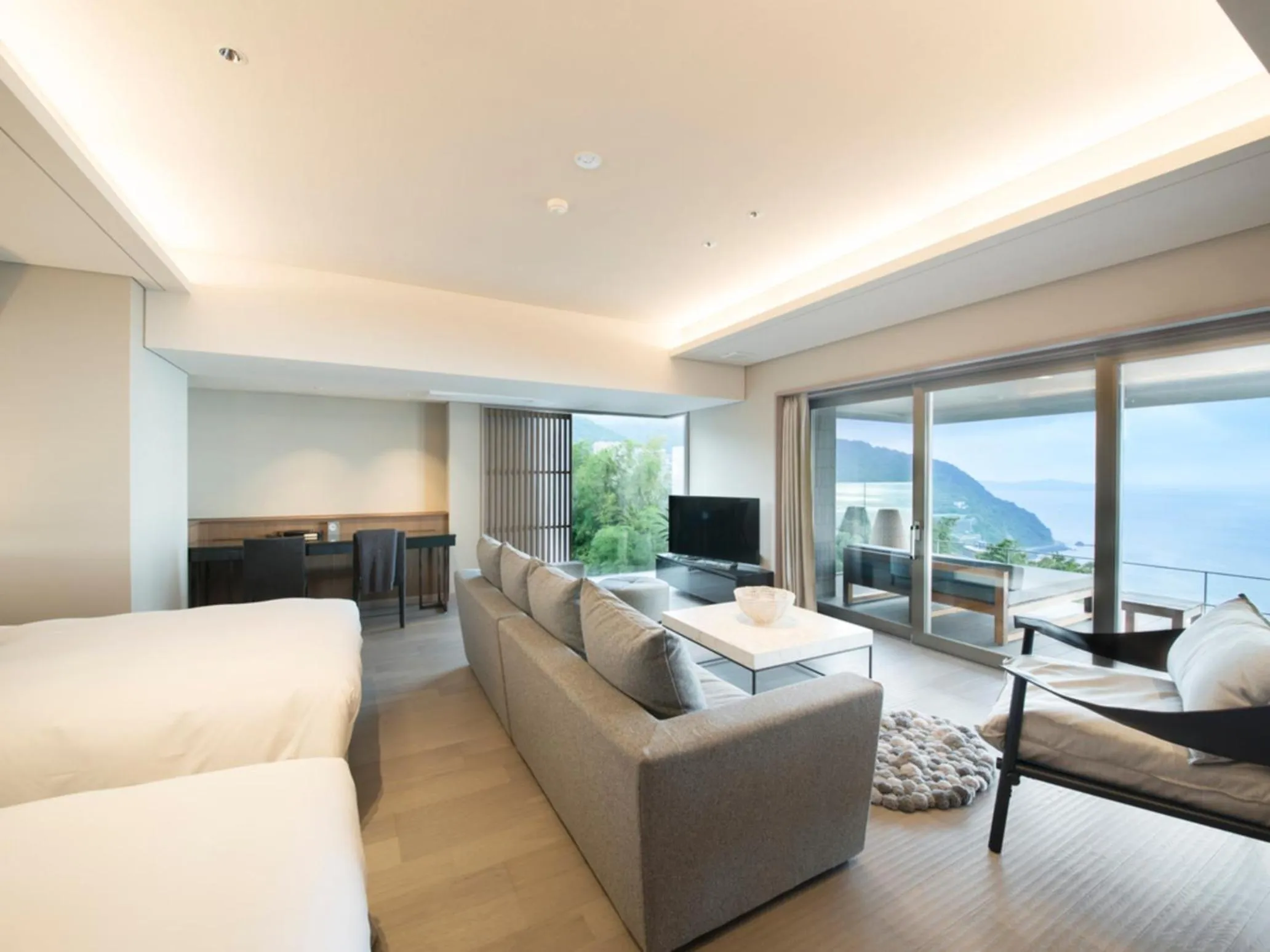 Living room, Bed in Atami Sekaie