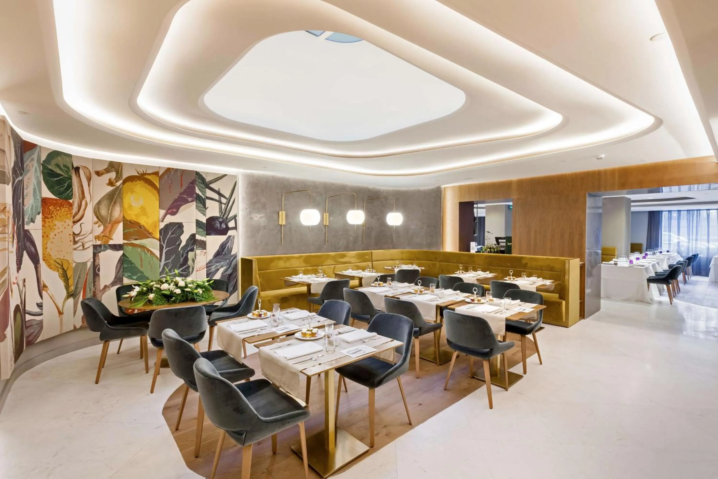 Restaurant/places to eat in Barceló Emperatriz