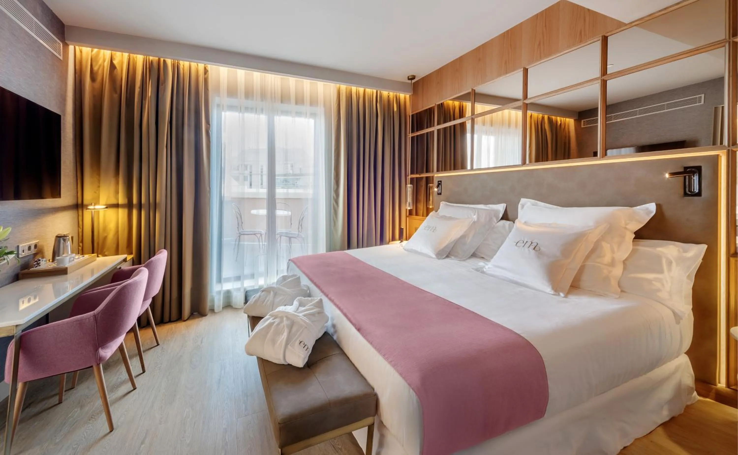 Photo of the whole room, Bed in Barceló Emperatriz